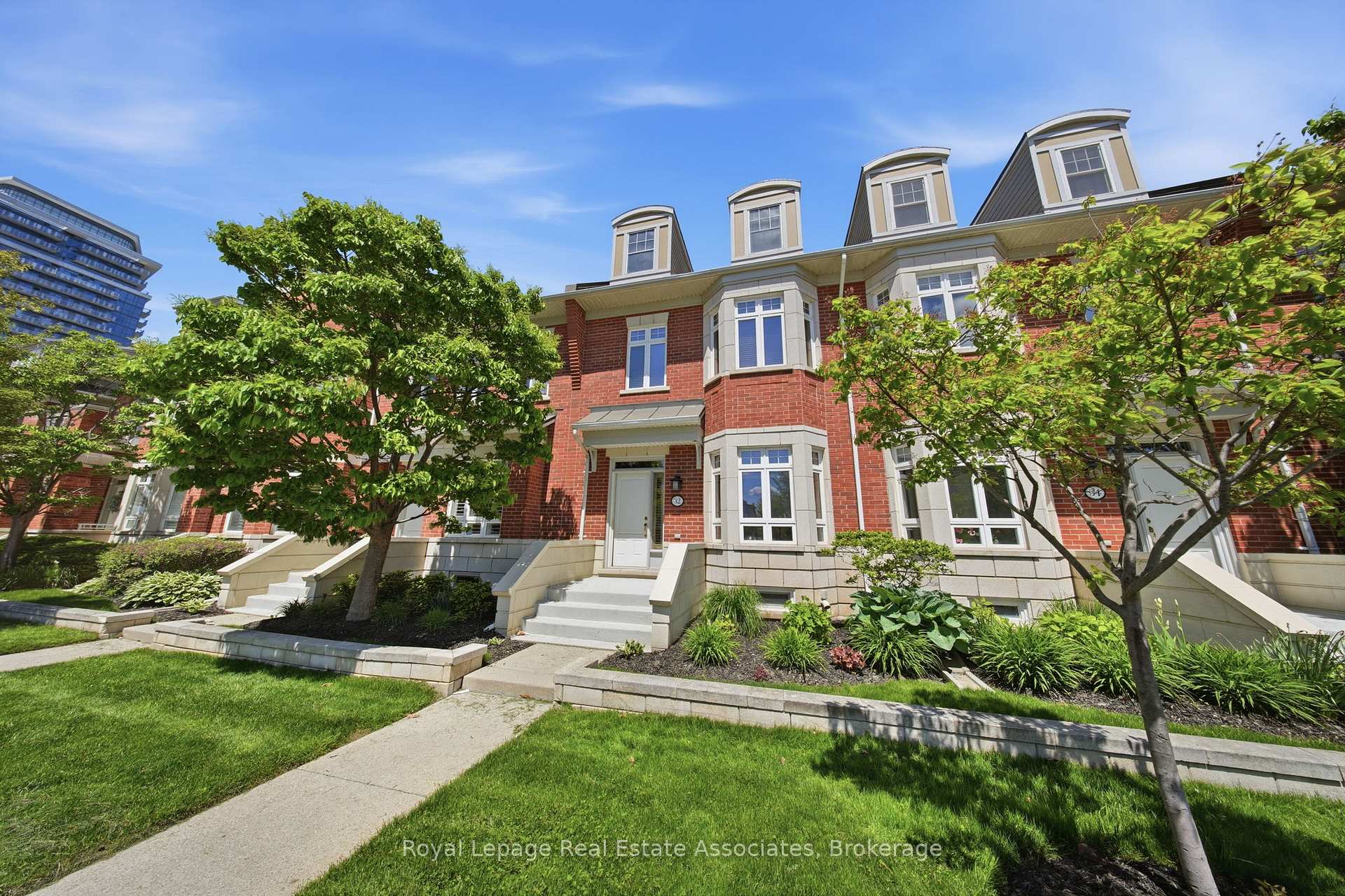 32 St Lawrence Drive, Mississauga, ON L5G 4V1
