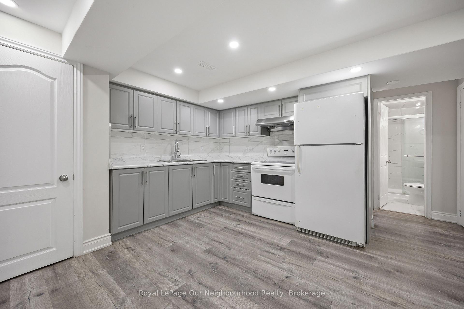 206 Sunny Meadow Boulevard Bsmt, Brampton, ON L6R 2Y7