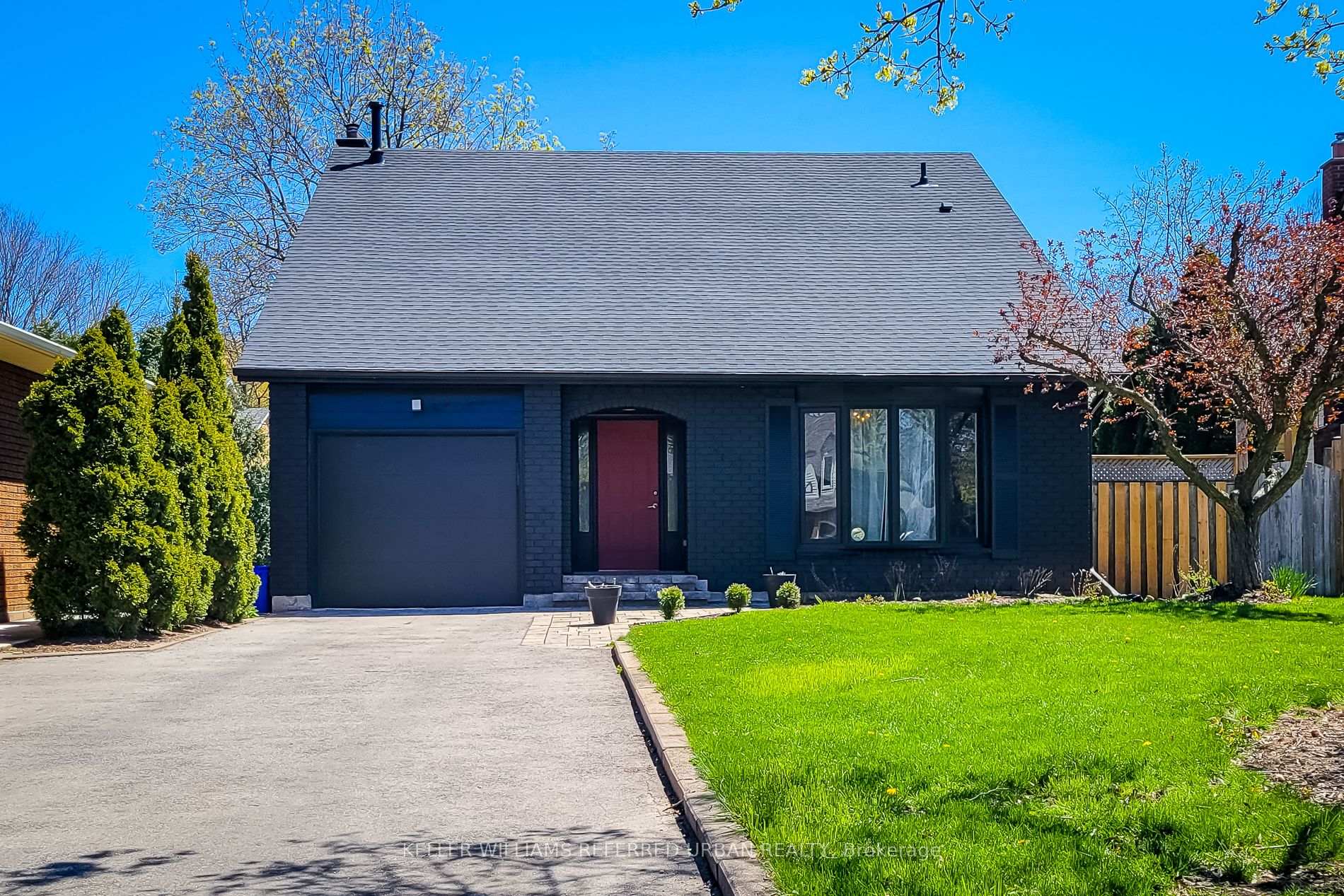 680 Powell Court, Burlington, ON L7R 3E8