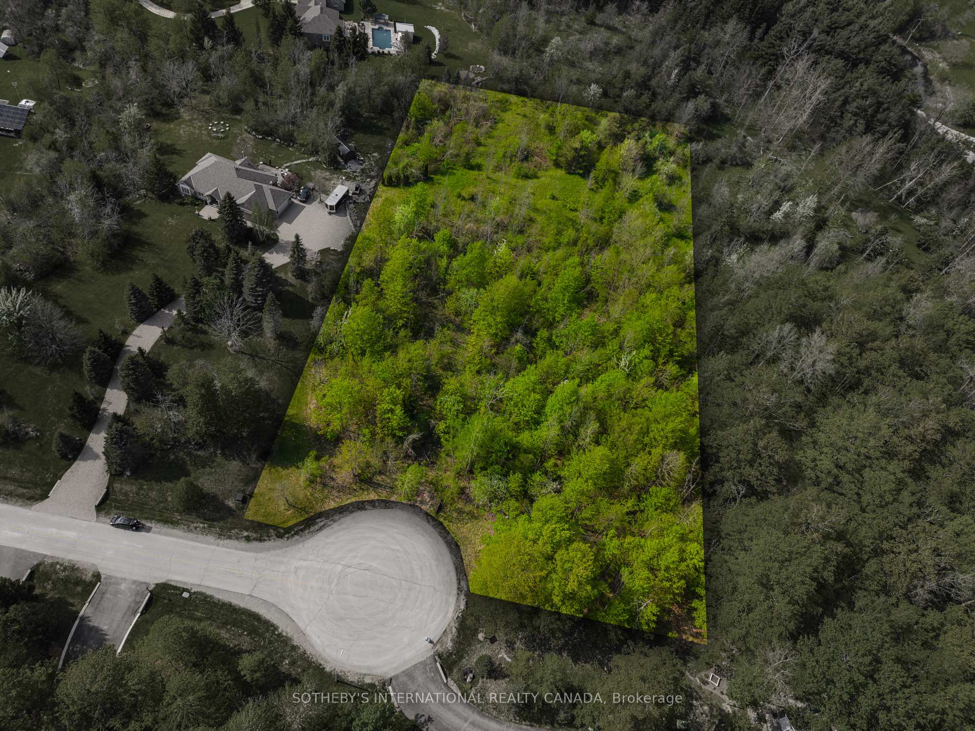 15 Morgan Drive, Halton Hills, ON L7J 2L7