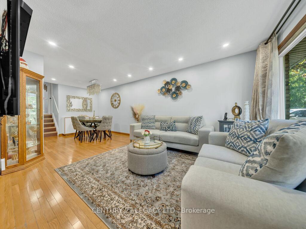 957 Francis Road, Burlington, ON L7T 3Z1