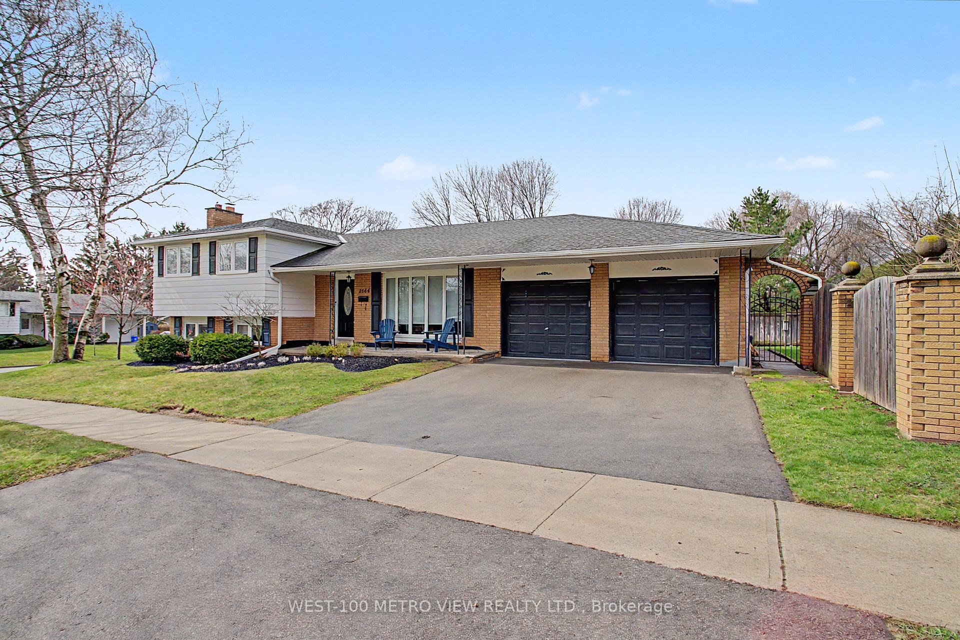 2144 Sandringham Drive, Burlington, ON L7P 1T9