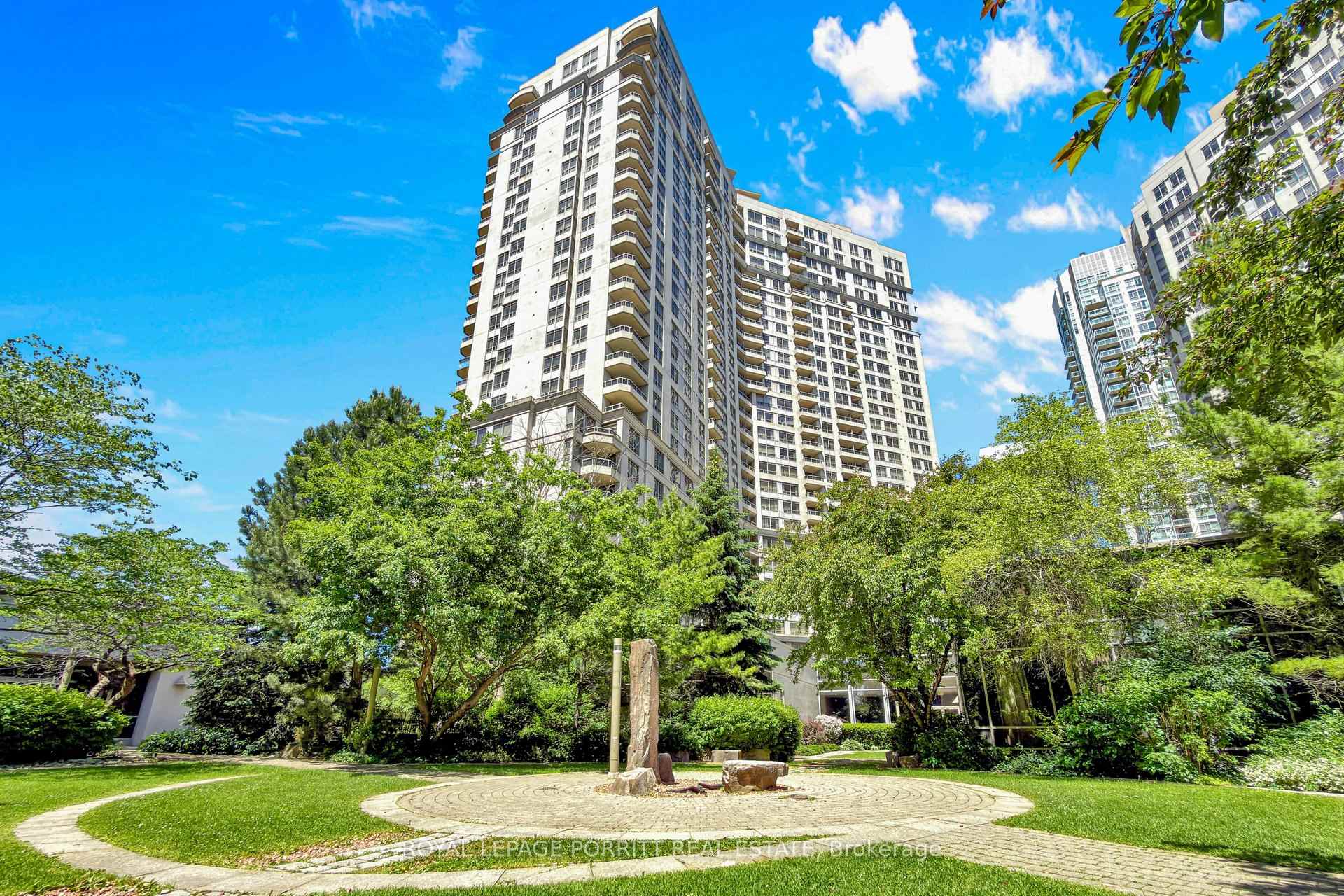 3888 Duke Of York Boulevard 927, Mississauga, ON L5A 4P5