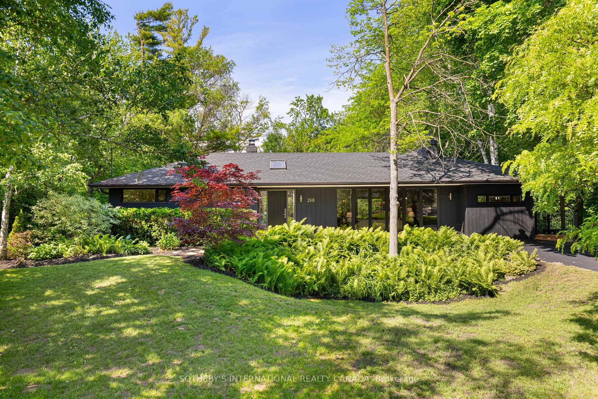 268 Woodland Drive, Oakville, ON L6J 4W5