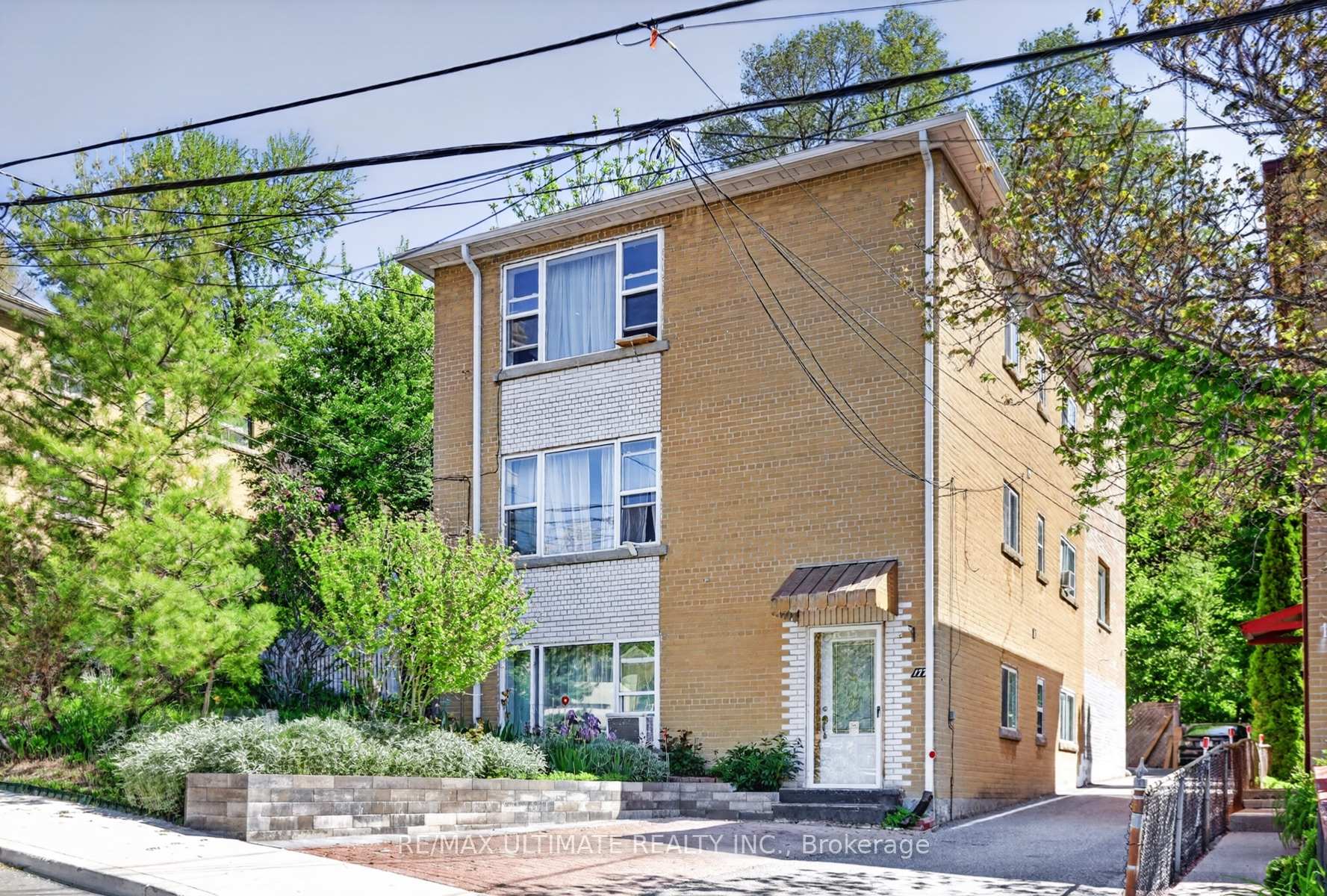 177 Varsity Road, Toronto W02, ON M6S 4P5