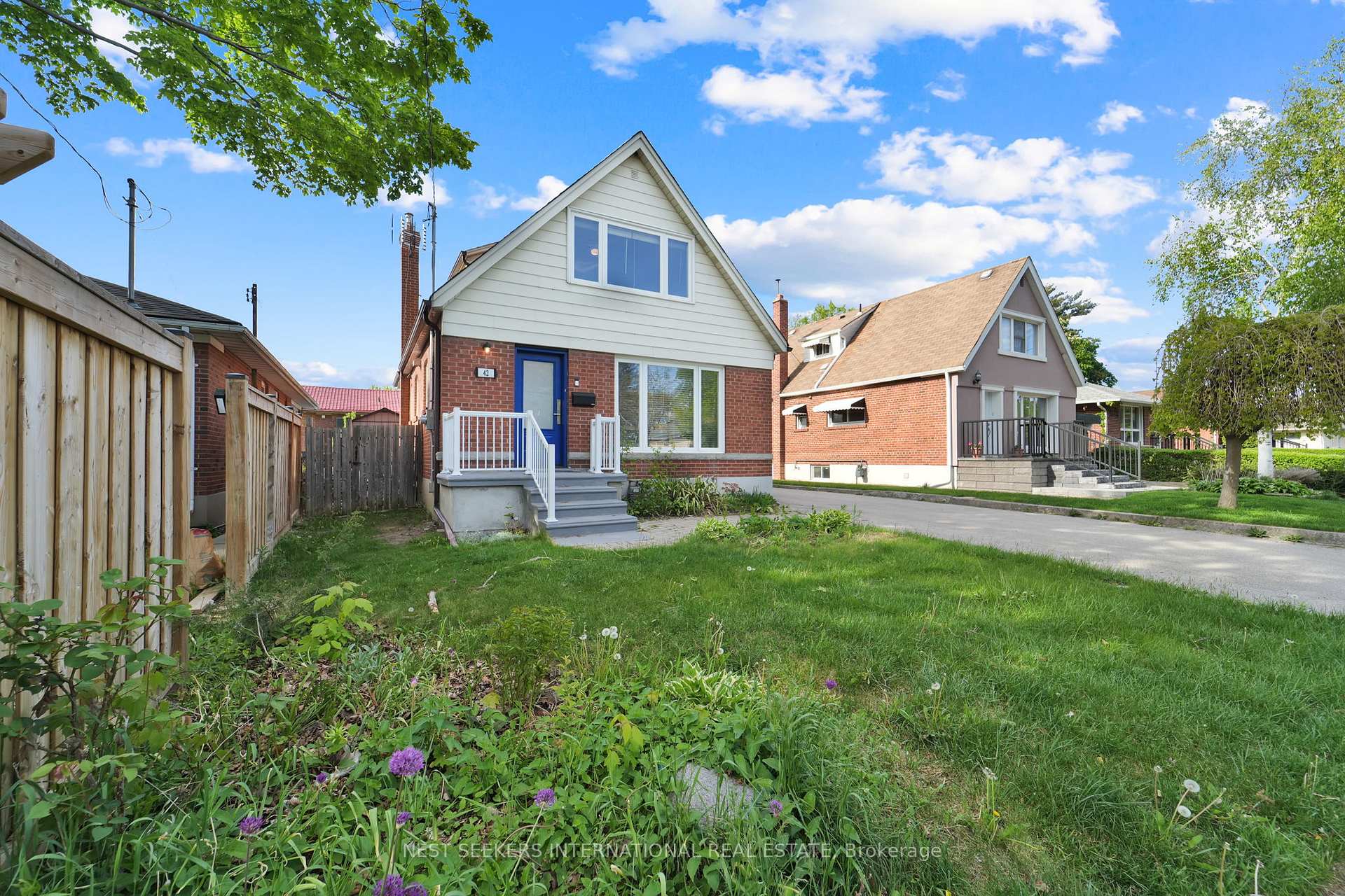 42 Fordwich Crescent, Toronto W10 — photo 2 of 5