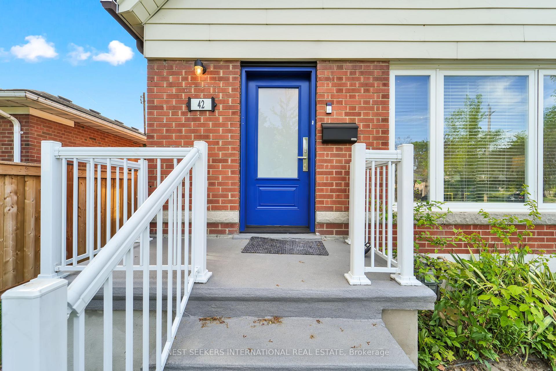 42 Fordwich Crescent, Toronto W10 — photo 4 of 5
