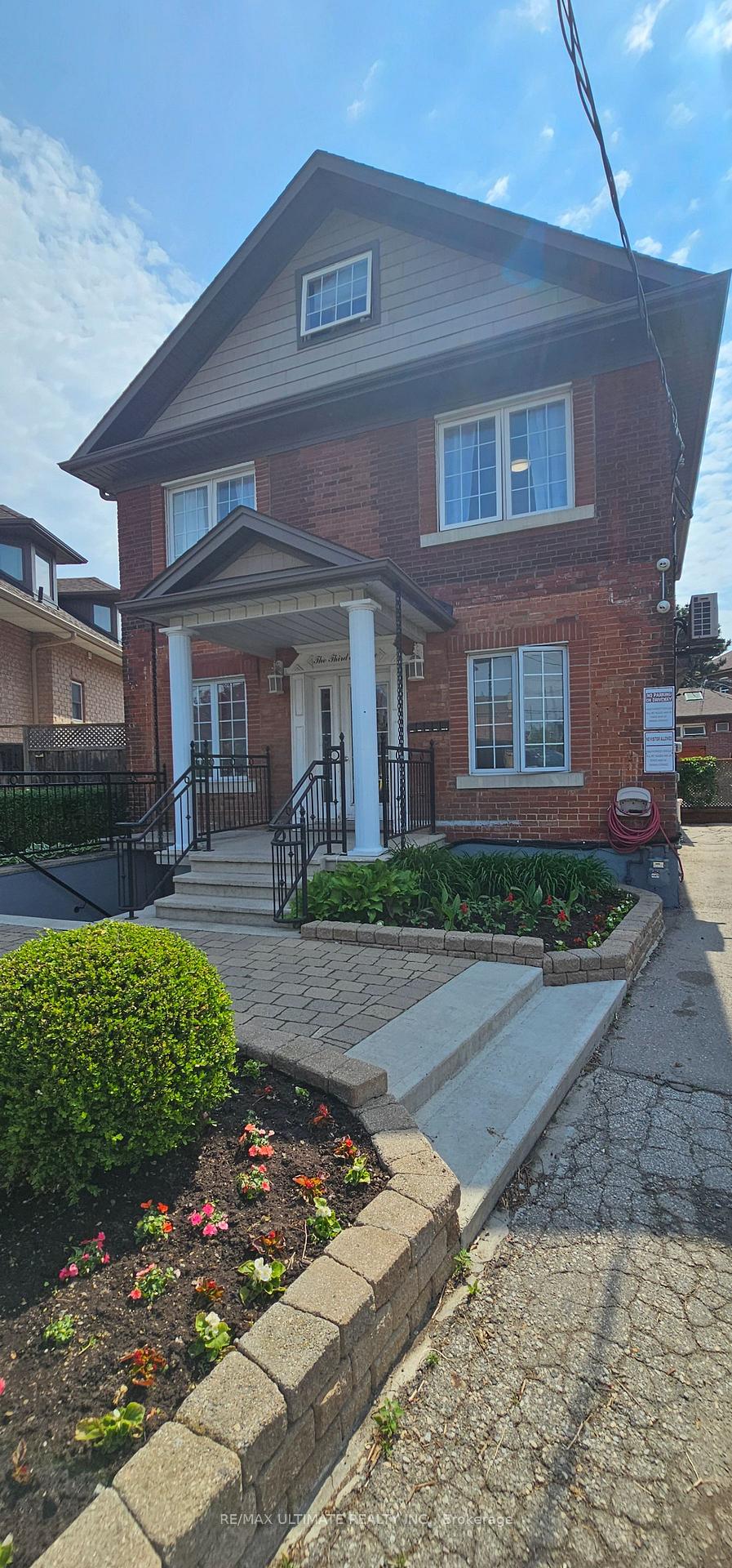 3 Kane Avenue 2nd Floor, Toronto W03, ON M6N 3M7