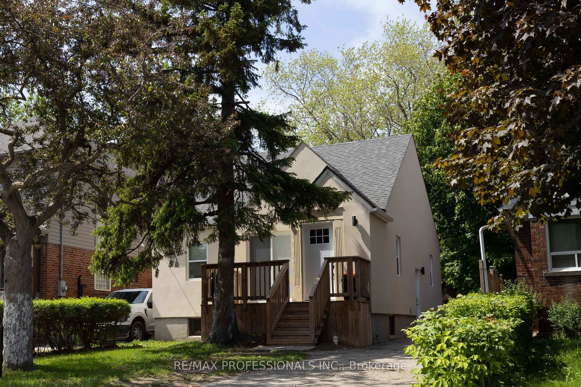 76 Macdonald Street, Toronto W06, ON M8V 1Y4