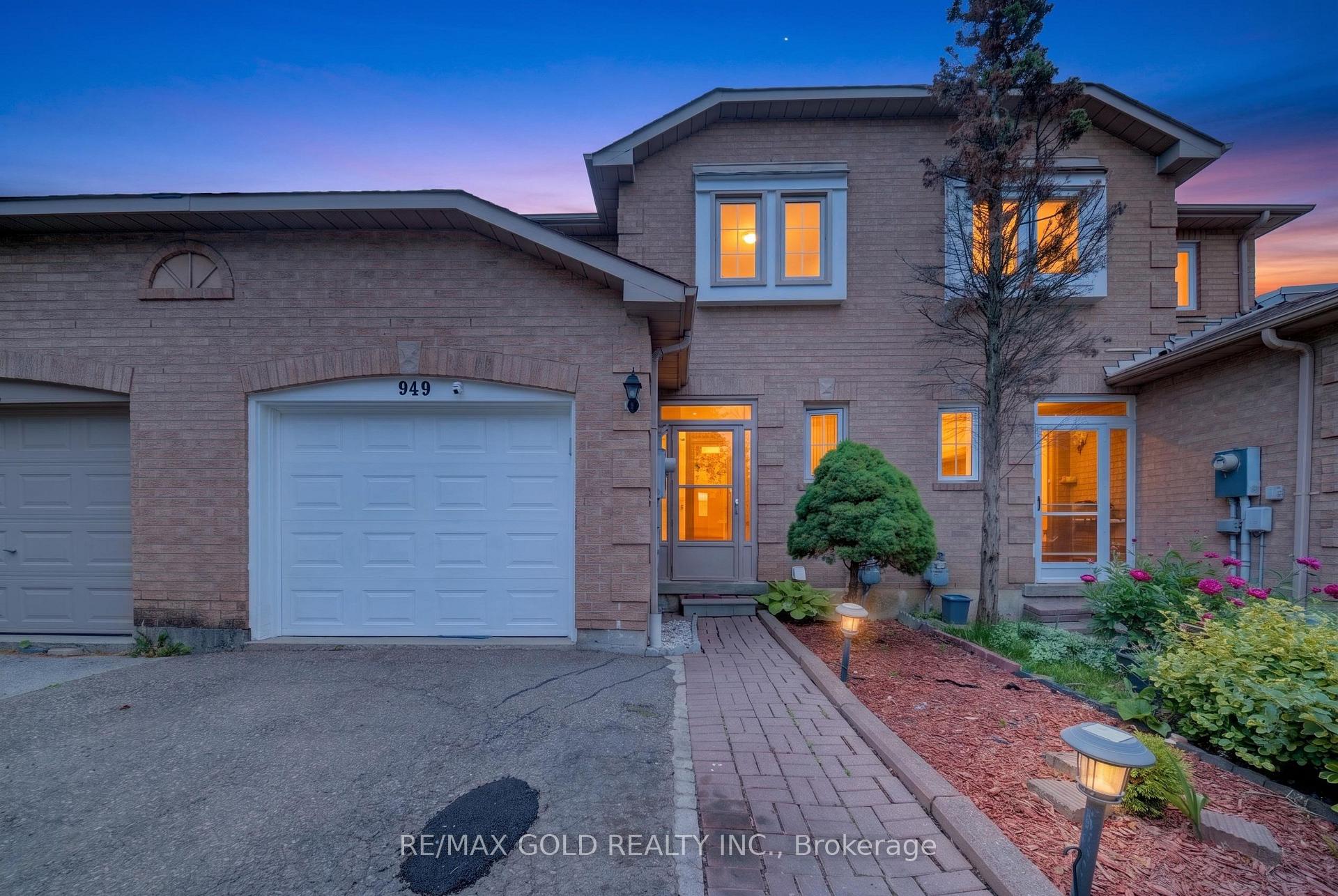 949 Blizzard Road, Mississauga, ON L5V 1T1