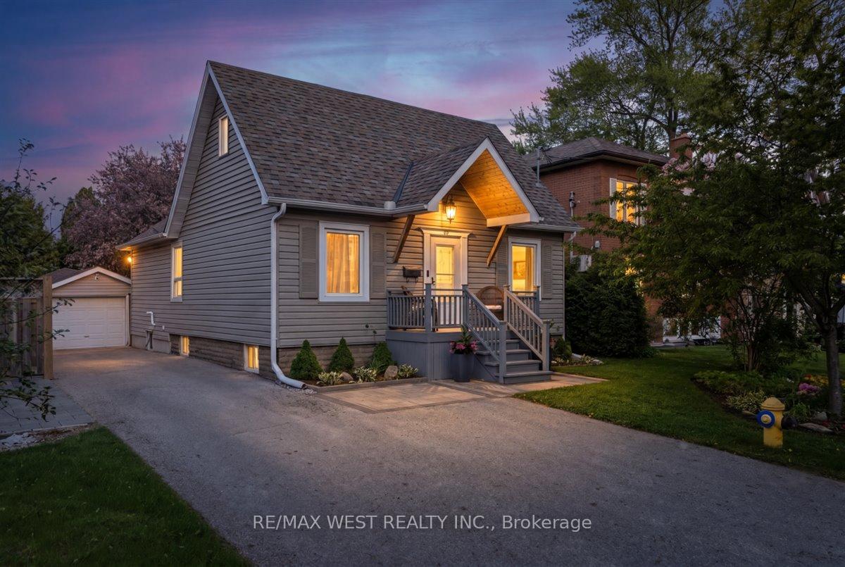 35 Gort Avenue, Toronto W06, ON M8W 3Y7