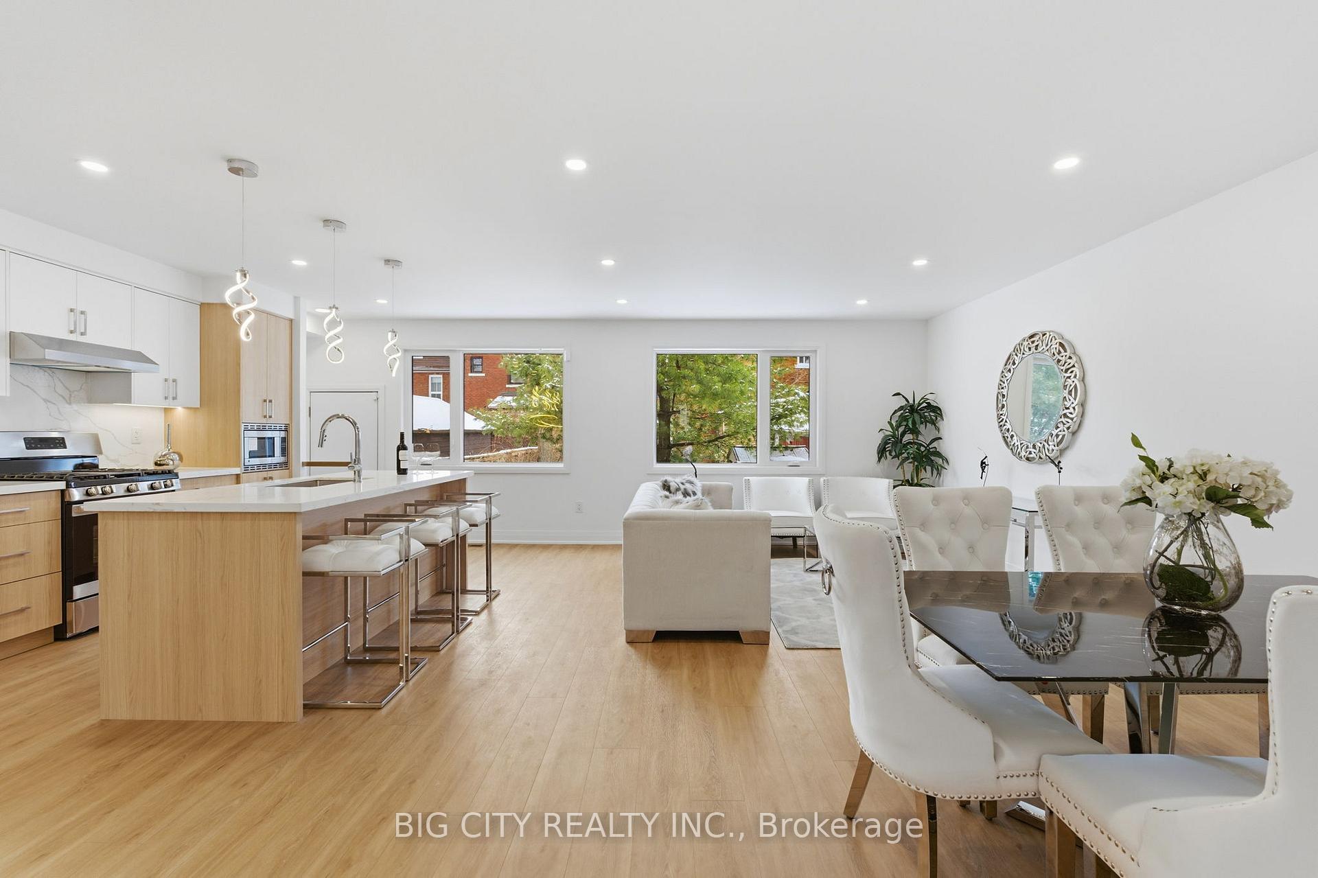 68 Westholme Avenue 4, Toronto W02, ON M6P 3B8