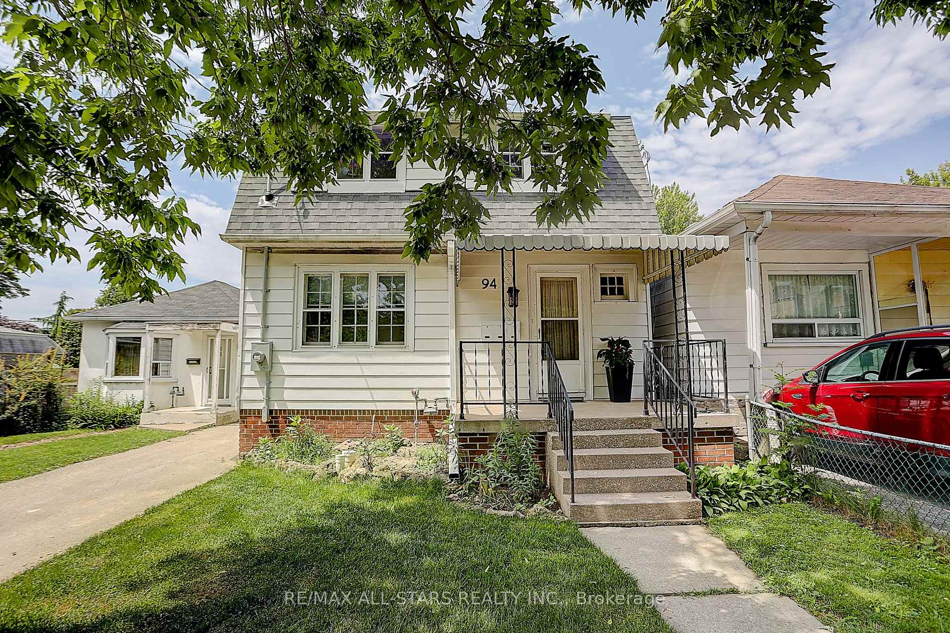 94 Thirty Ninth Street 2, Toronto W06, ON M8W 3M7