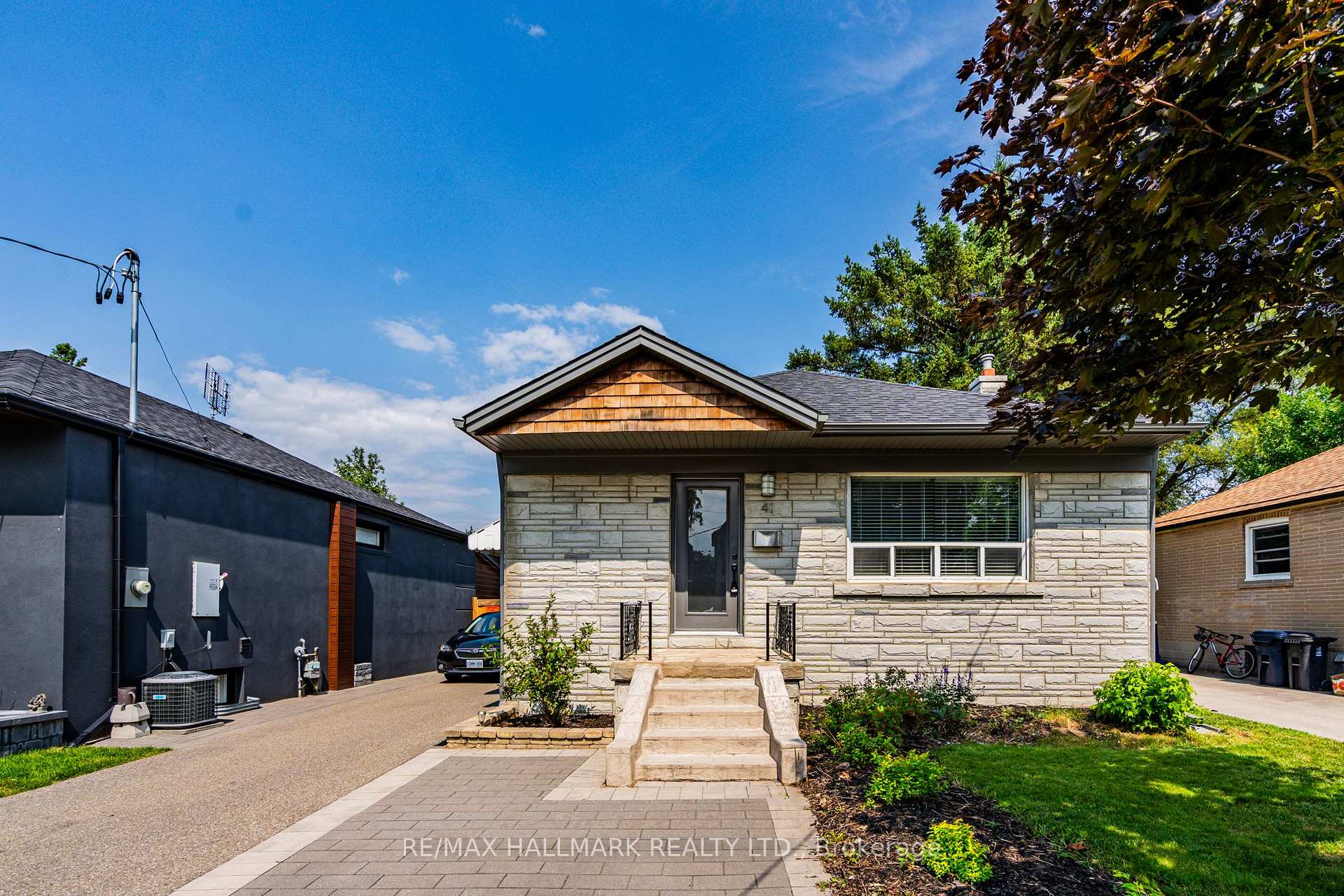 41 Treeview Drive Lower, Toronto W06, ON M8W 4C1