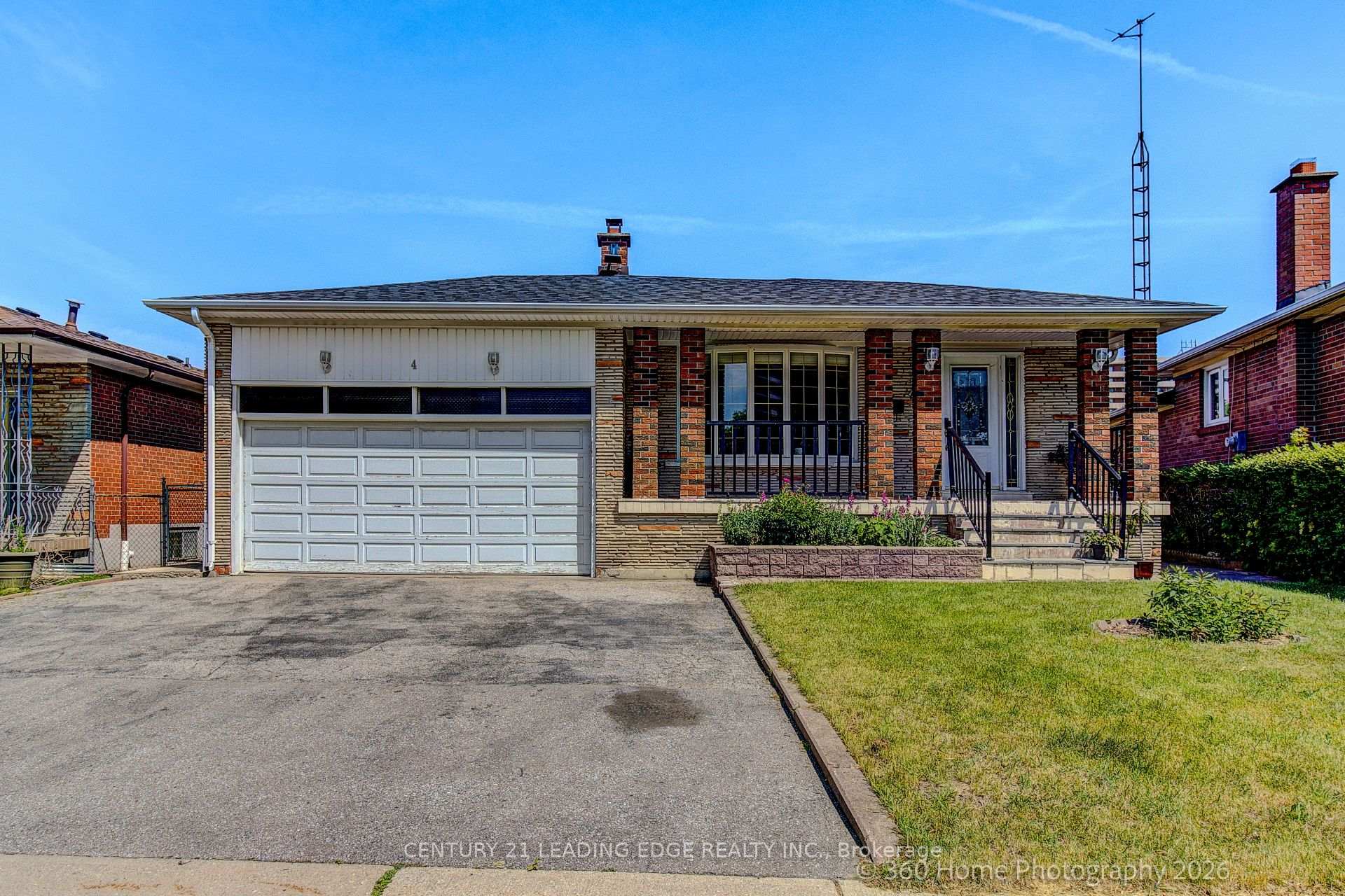 4 Blacksmith Crescent, Toronto W05, ON M3N 1V4