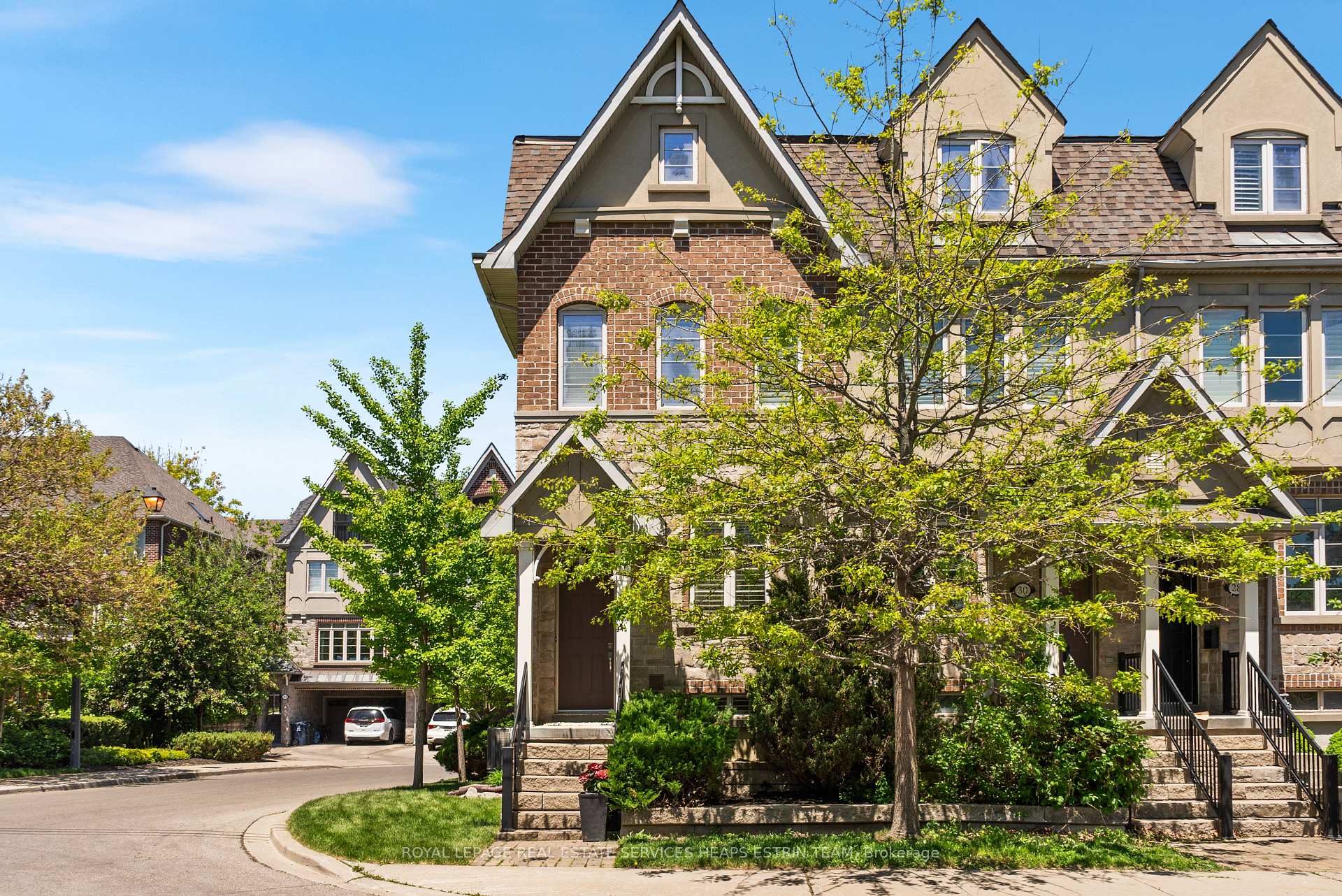 32 Mendota Road, Toronto W07, ON M8Y 1E8