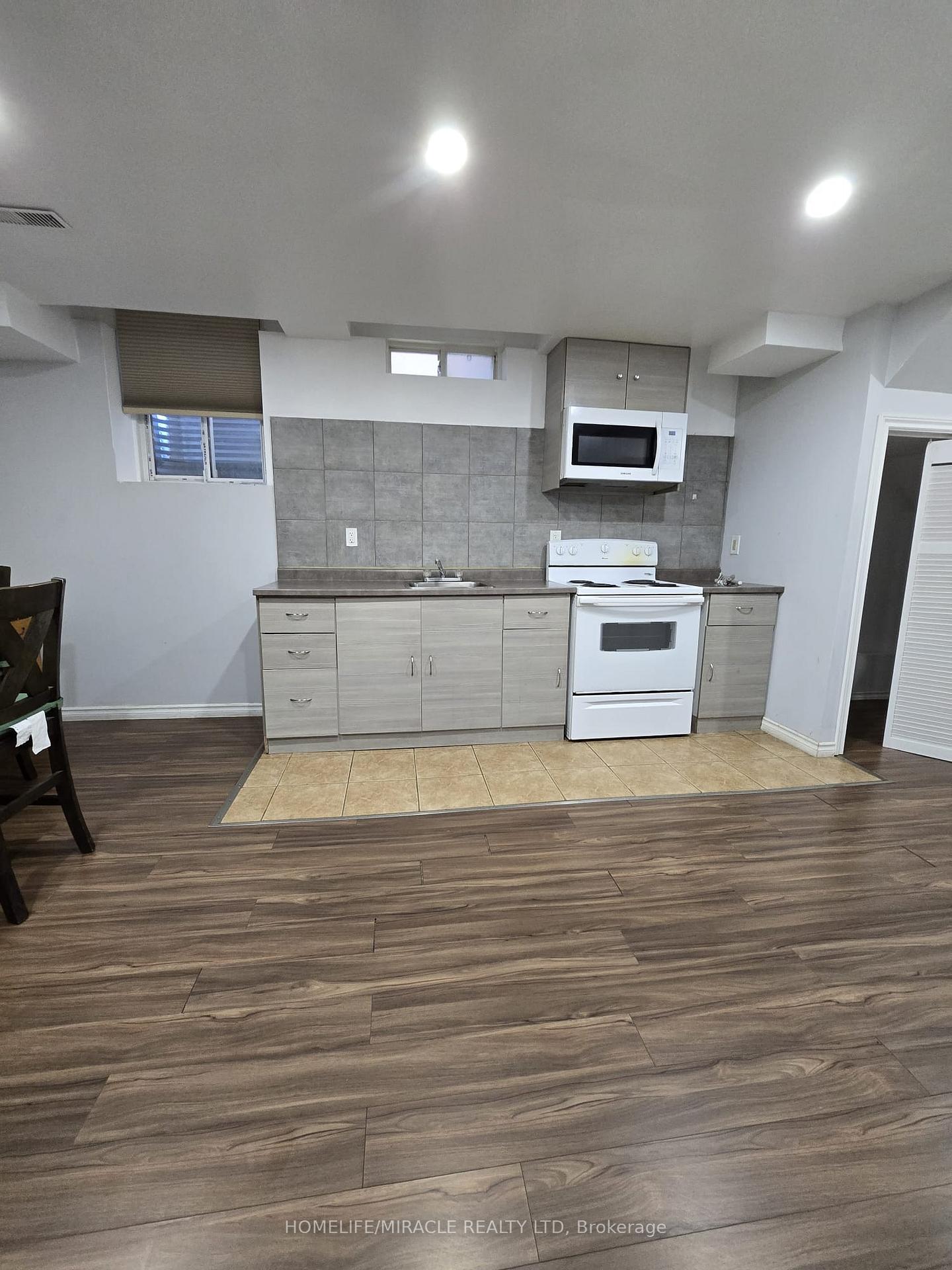 21 Chalkfarm Crescent Basement, Brampton, ON L7A 3V8