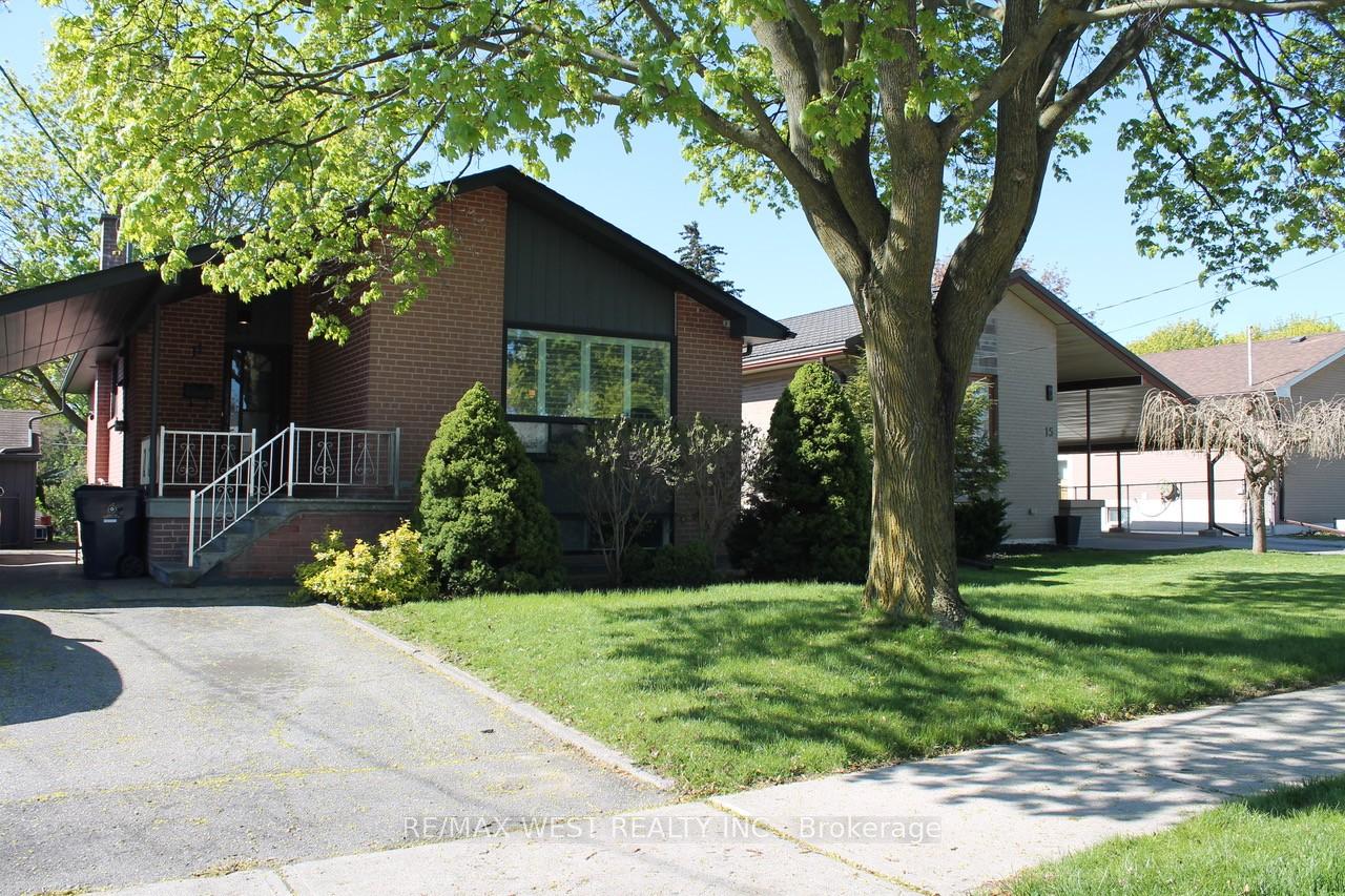 11 Fletcher Place Main, Toronto W09, ON M9R 1K7 — Toronto W09, Ontario