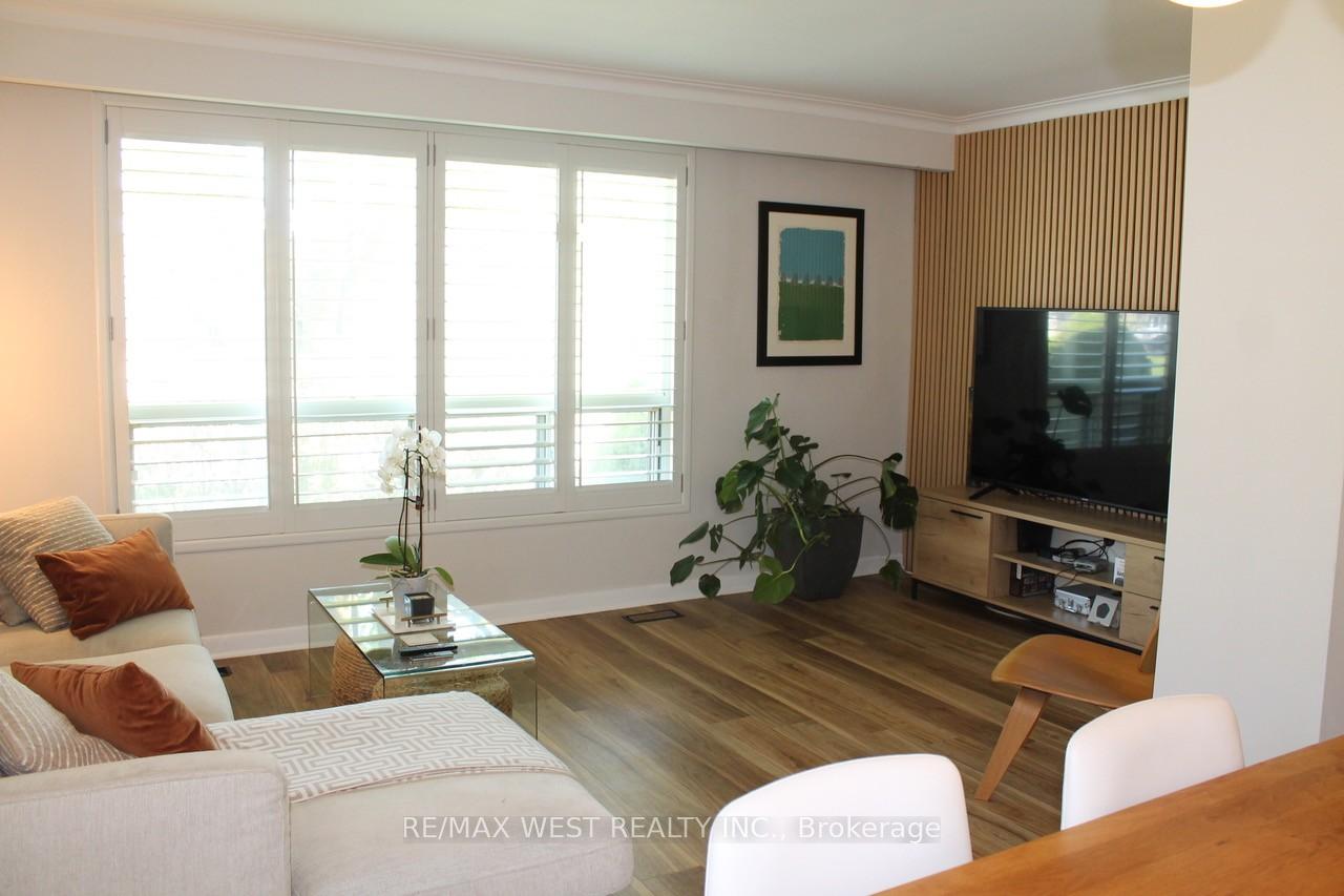 11 Fletcher Place Main, Toronto W09 — photo 2 of 5
