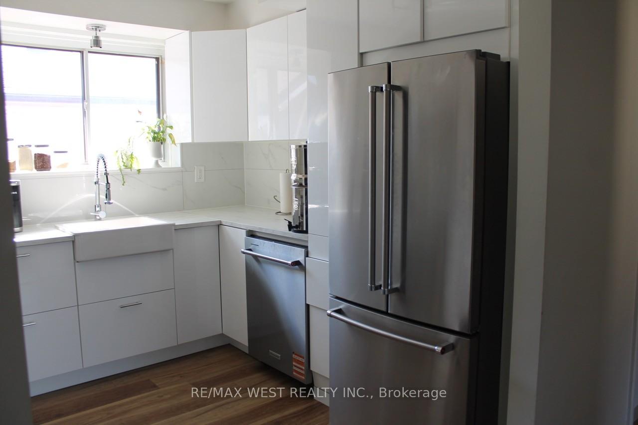 11 Fletcher Place Main, Toronto W09 — photo 5 of 5