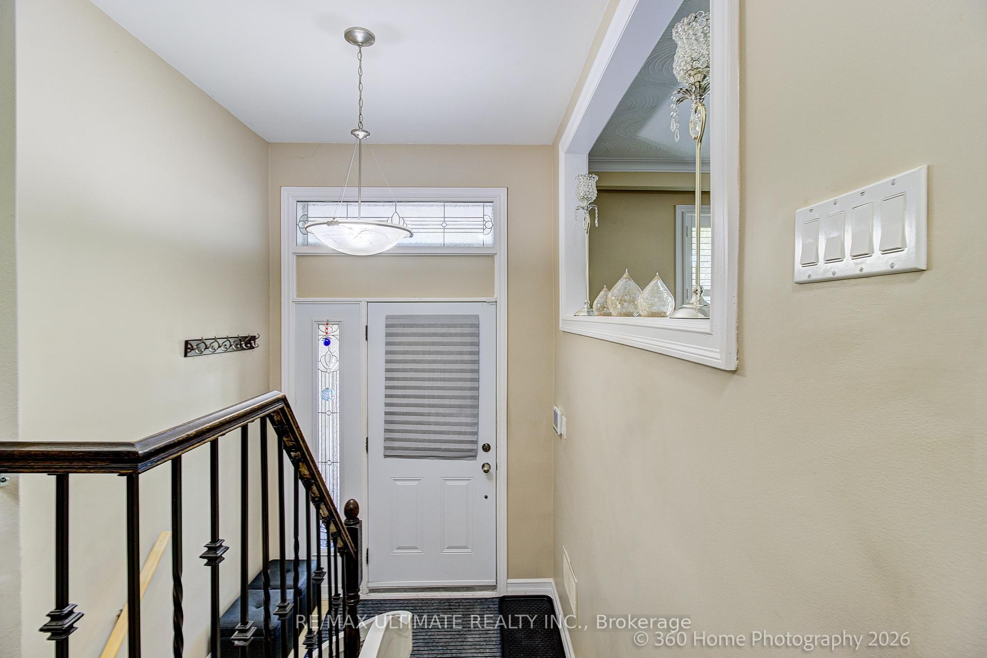 53 Poynter Drive, Toronto W09 — photo 4 of 5