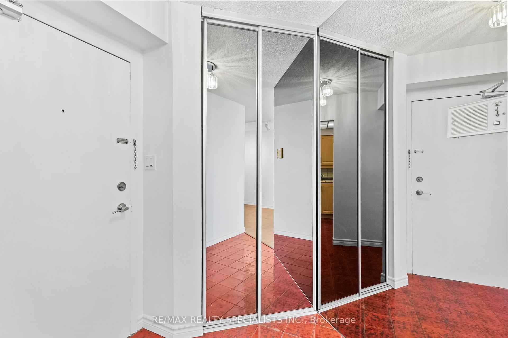 330 Dixon Road 1205, Toronto W09 — photo 3 of 5