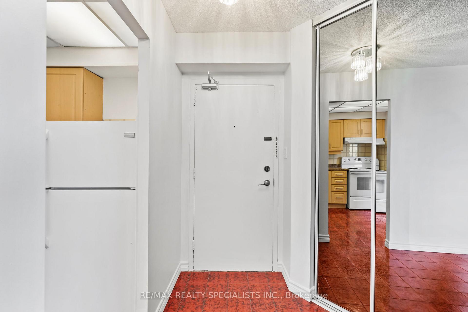 330 Dixon Road 1205, Toronto W09 — photo 4 of 5