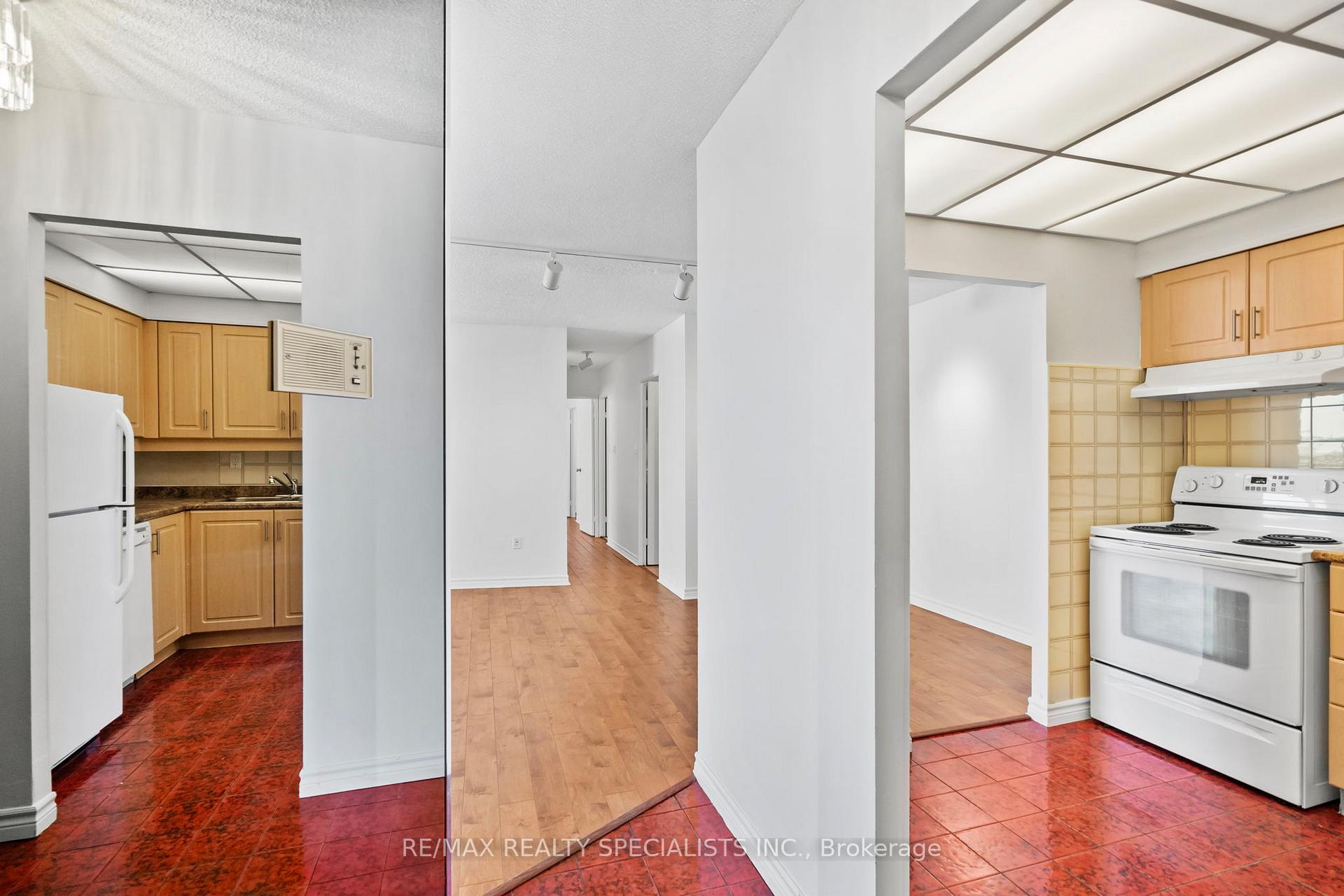 330 Dixon Road 1205, Toronto W09 — photo 5 of 5