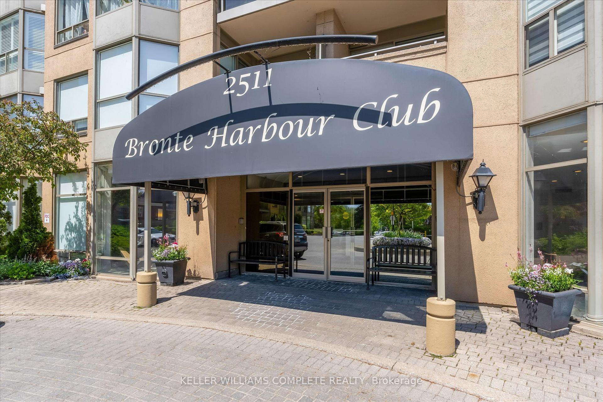 2511 LAKESHORE Road W 811, Oakville, ON L6L 6L9