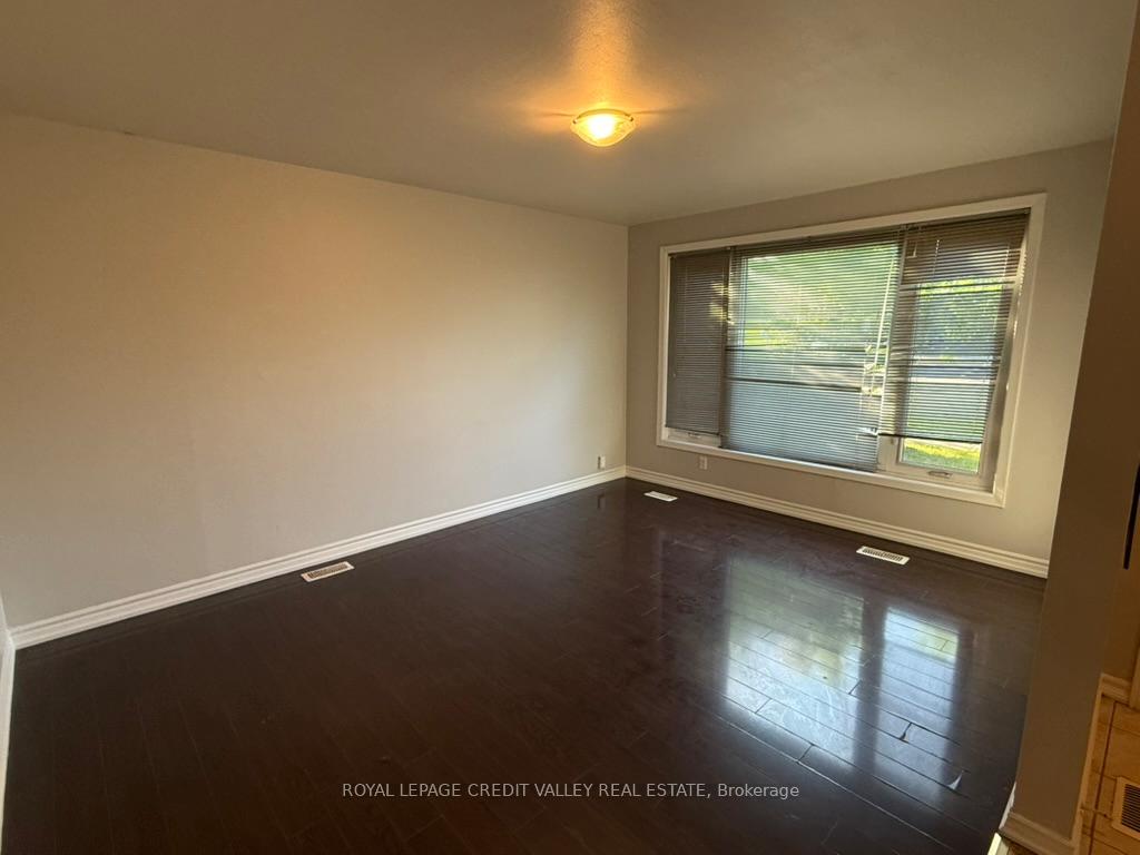 116 Taysham Crescent, Toronto W10 — photo 4 of 5