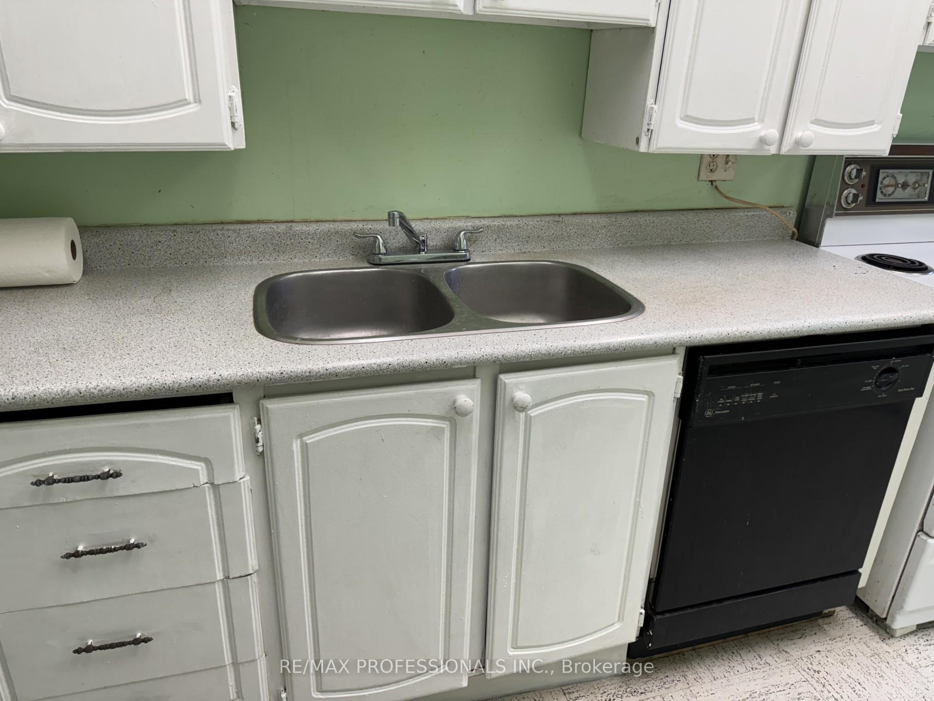 11 Wincott Drive 602, Toronto W09 — photo 3 of 5