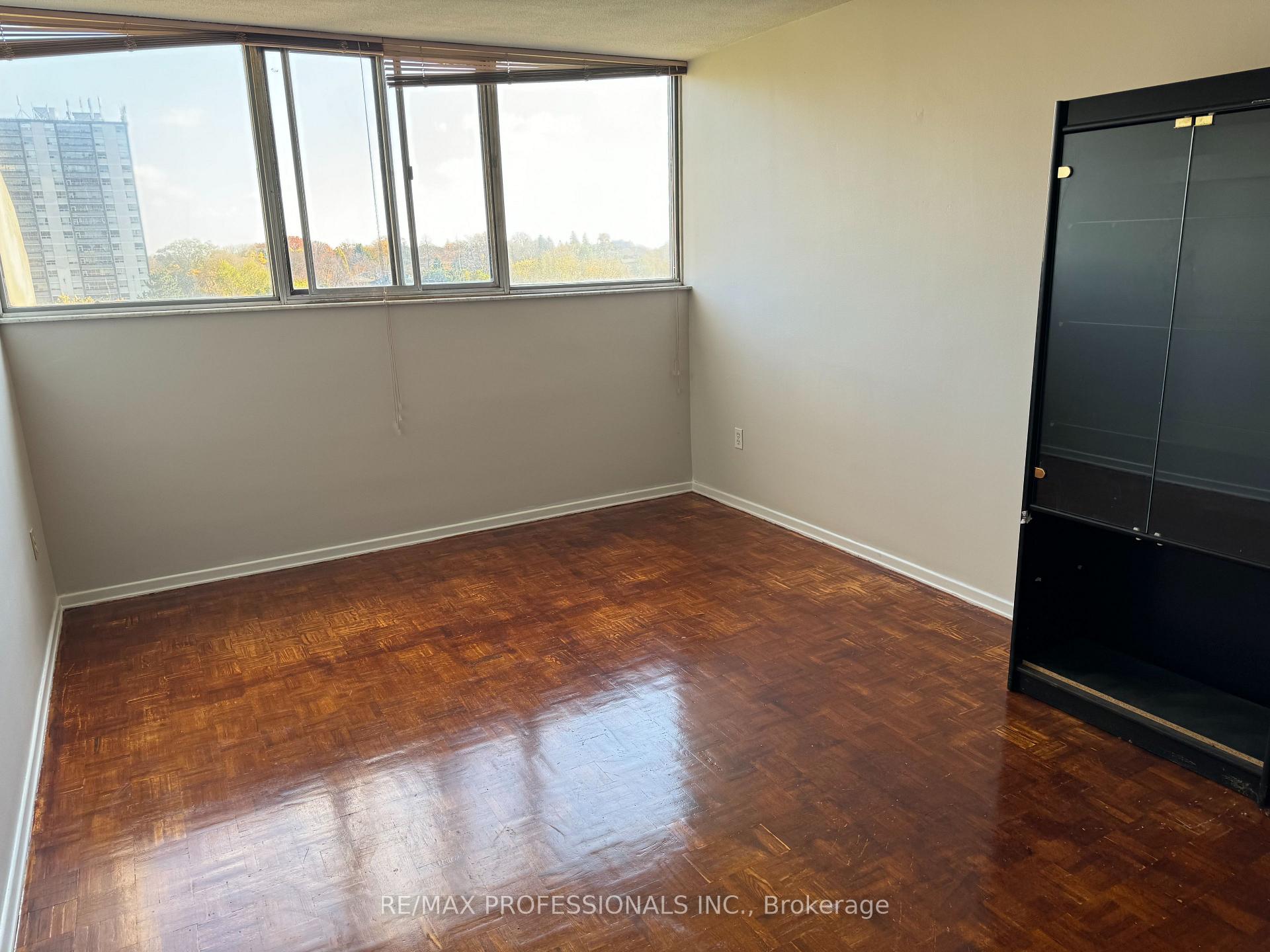 11 Wincott Drive 602, Toronto W09 — photo 4 of 5