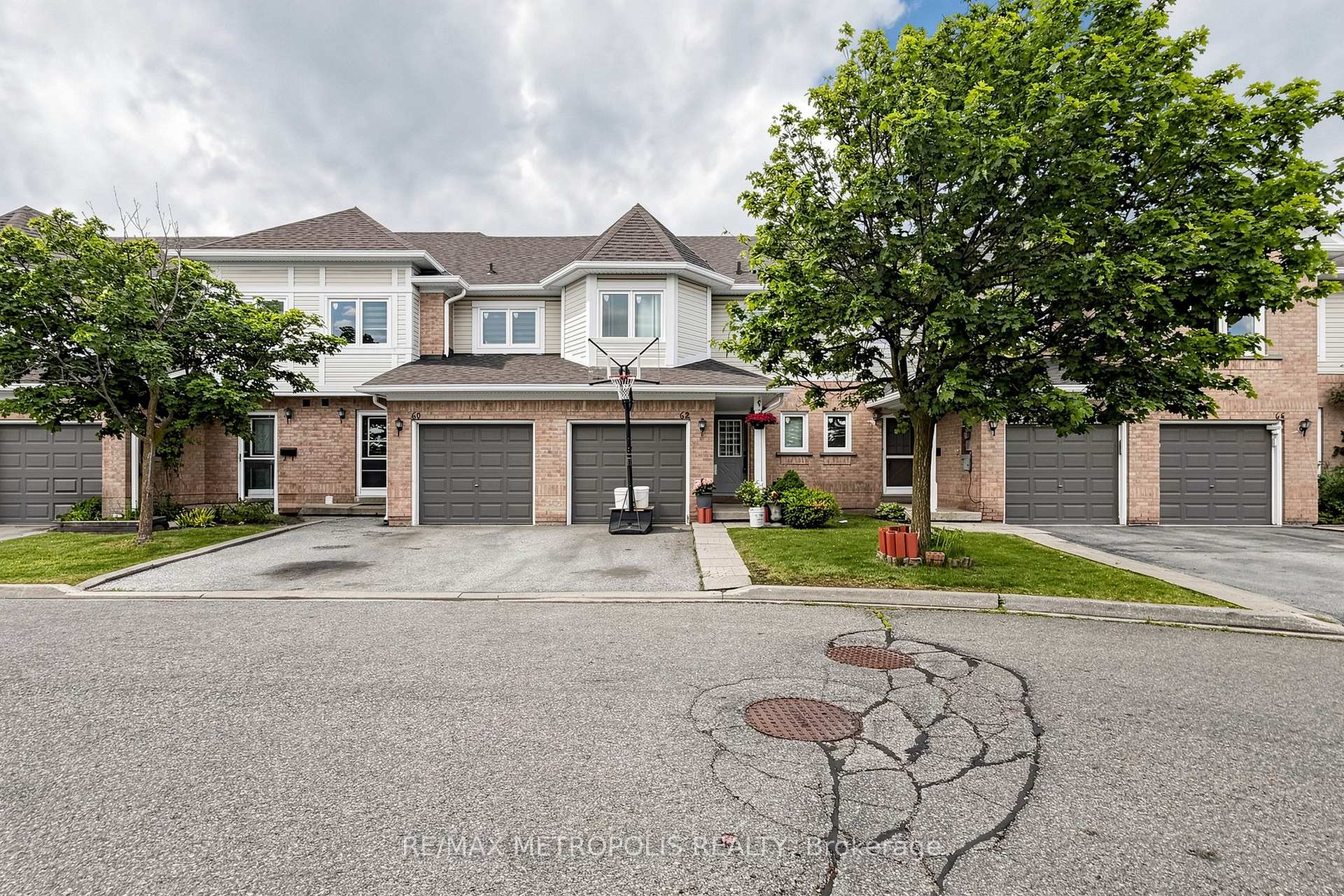 62 Brisbane Court, Brampton, ON L6R 1V4