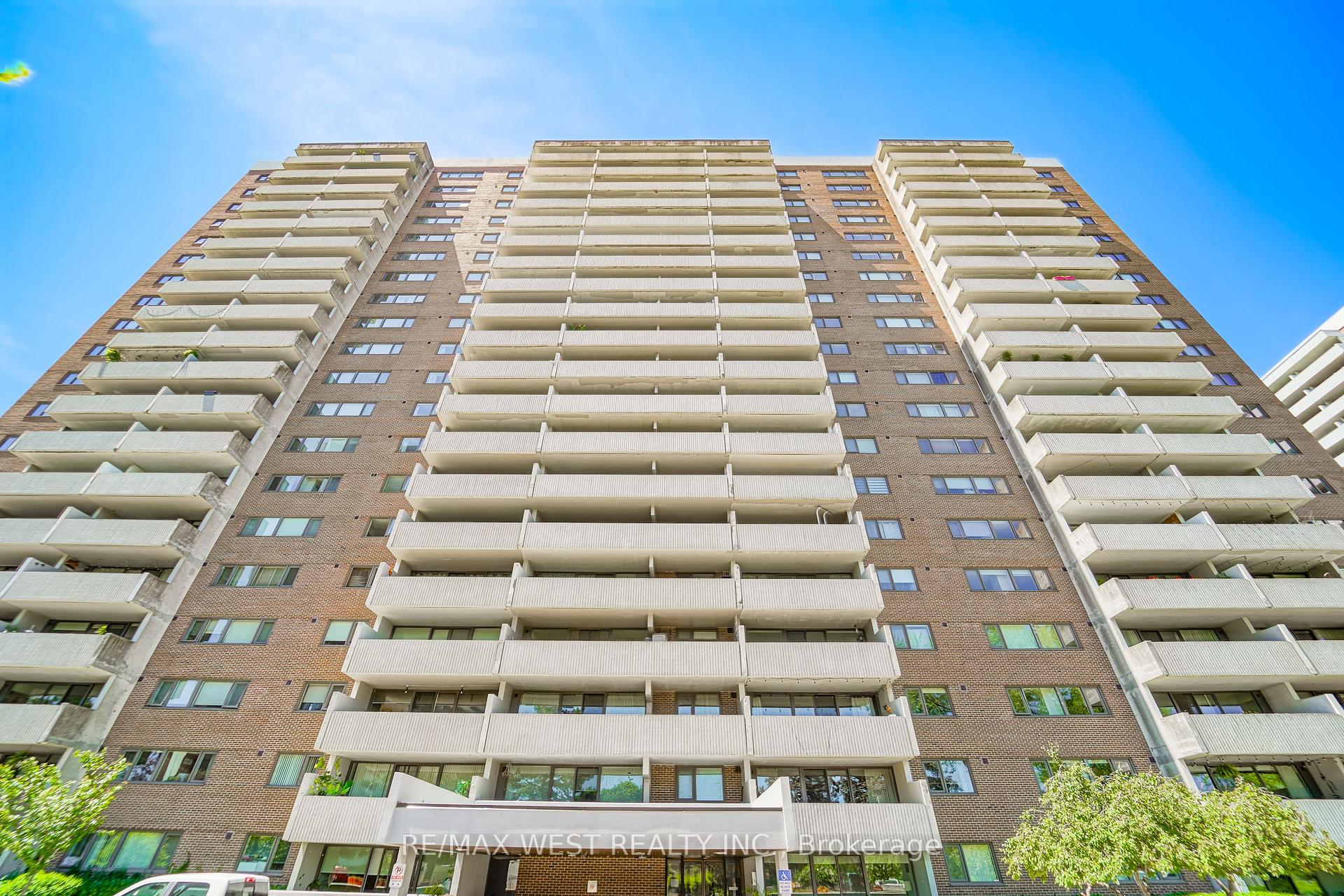 260 Scarlett Road 1209, Toronto W03, ON M6N 4X6