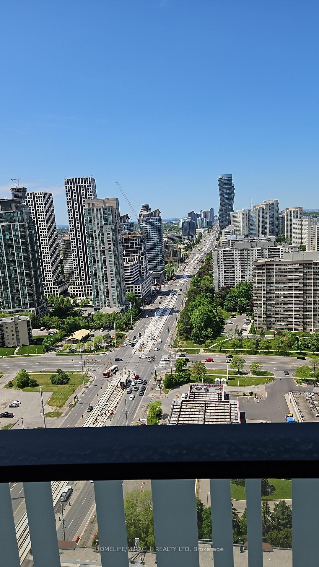 1 Fairview Road 2905, Mississauga, ON L5A 4C6