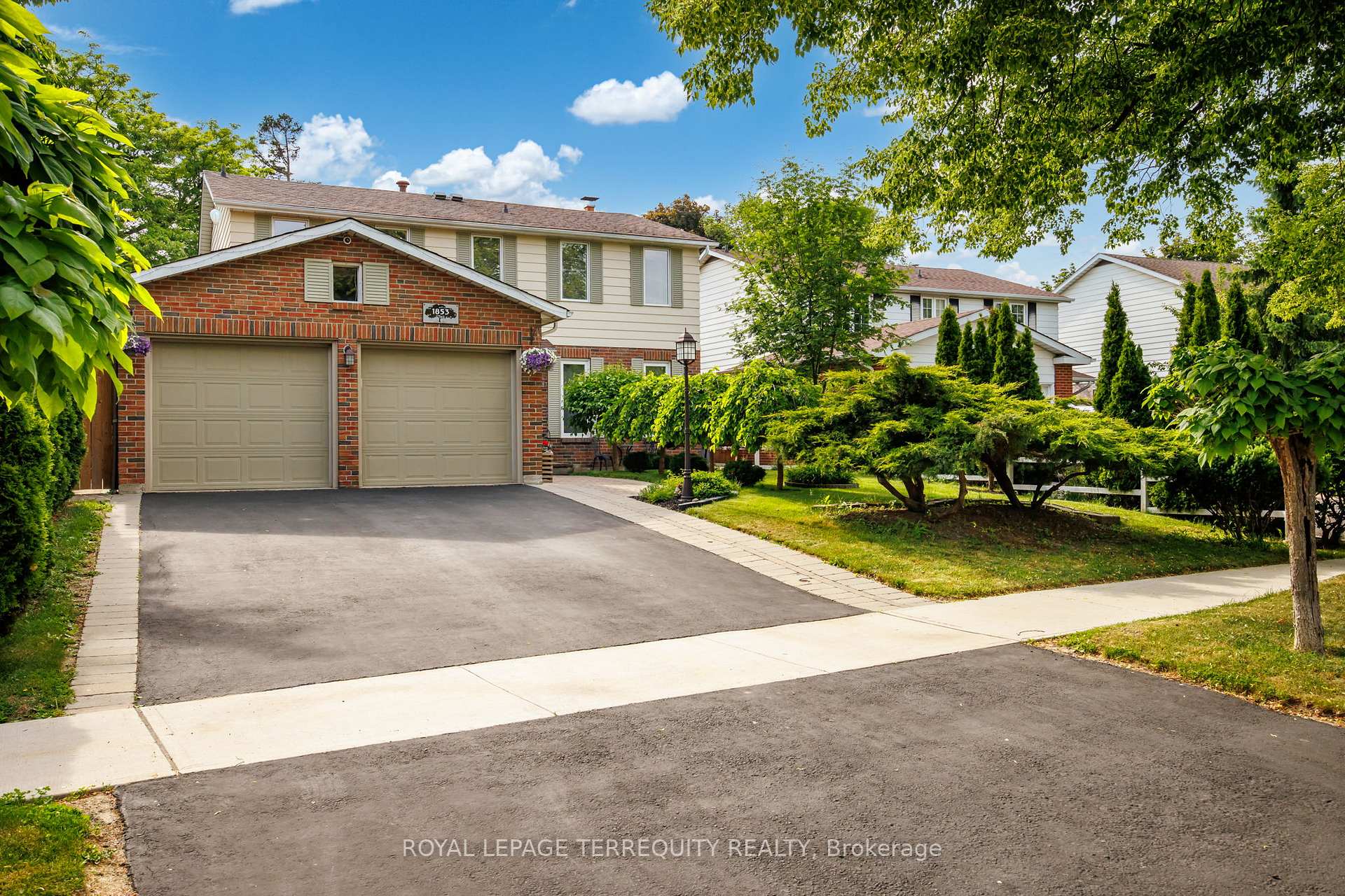 1853 Briarcrook Crescent, Mississauga, ON L4X 1X3