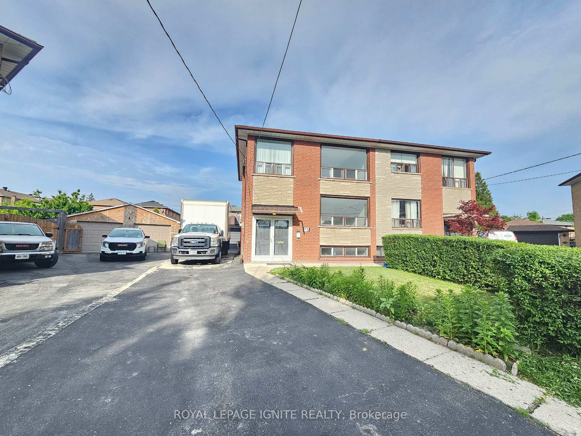 75 Pamille Place, Toronto W04, ON M6M 3B1
