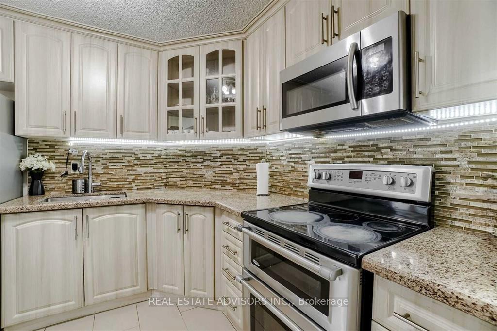 41 Markbrook Lane 1203, Toronto W10, ON M9V 5E6 — Toronto W10, Ontario