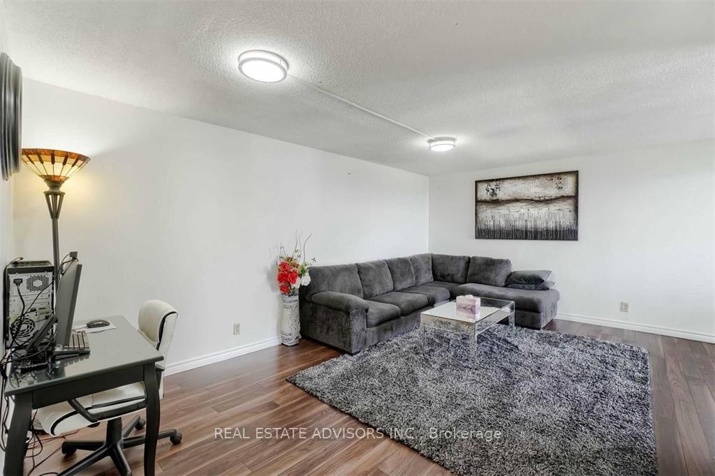 41 Markbrook Lane 1203, Toronto W10 — photo 3 of 5