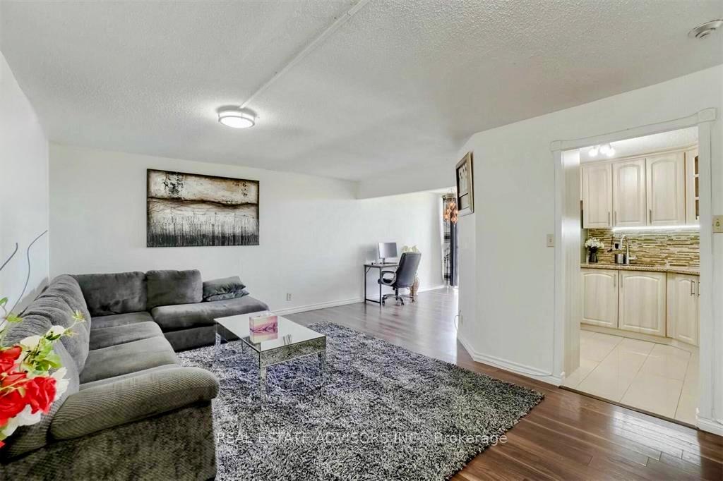 41 Markbrook Lane 1203, Toronto W10 — photo 4 of 5