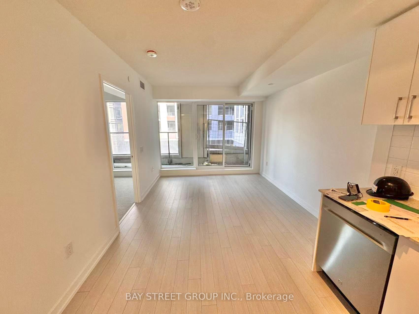 4010 Eglinton Avenue W 205, Toronto W09 — photo 2 of 5
