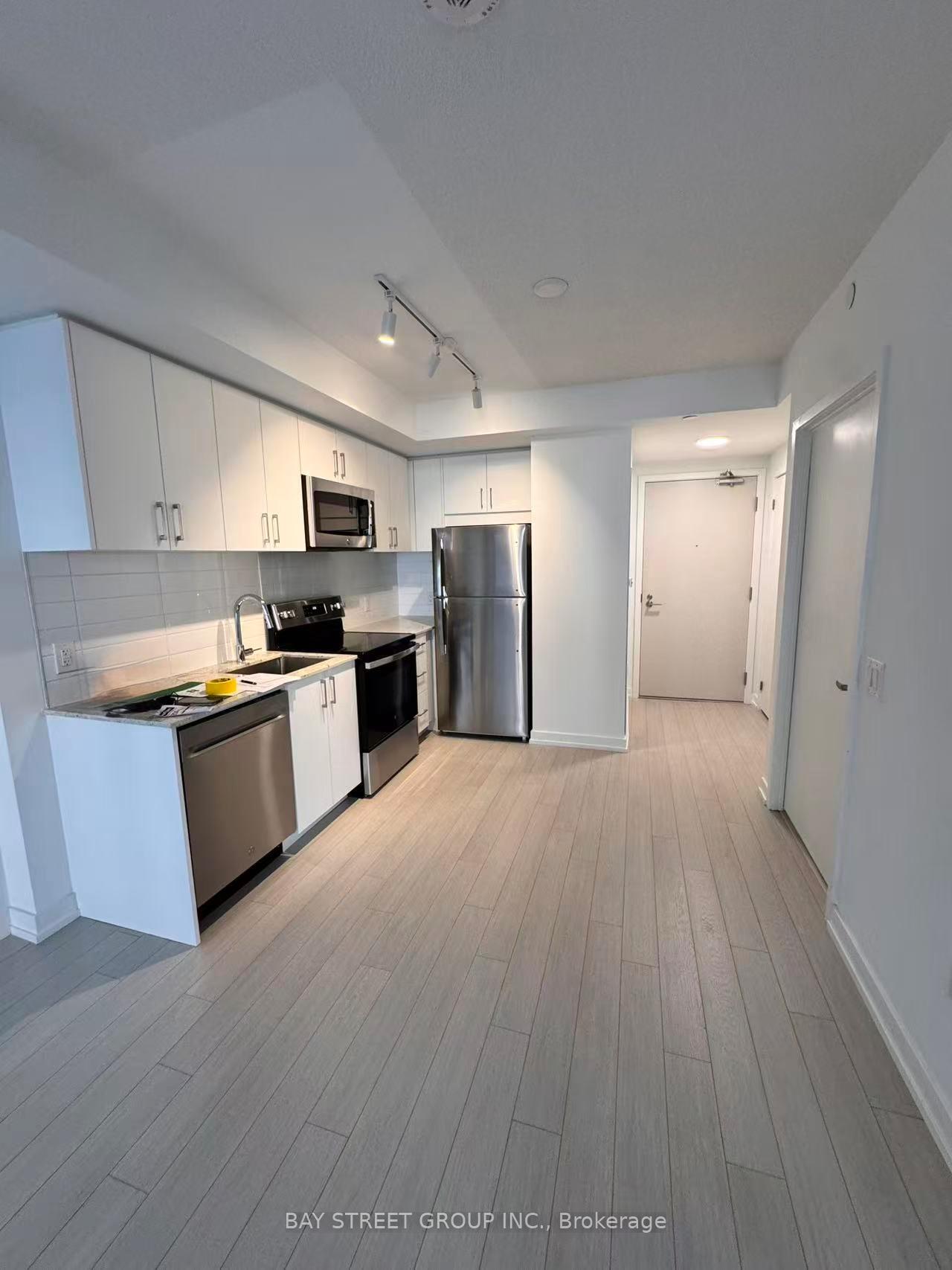 4010 Eglinton Avenue W 205, Toronto W09 — photo 3 of 5
