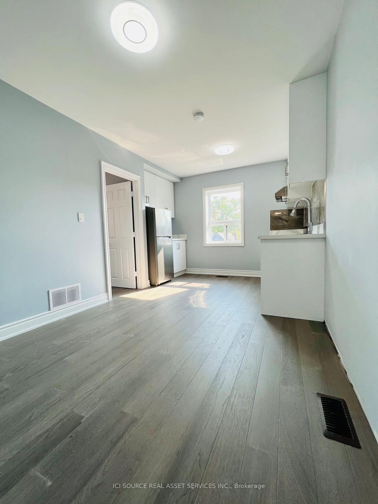 1342 Weston Road 4, Toronto W04, ON M6M 4R5
