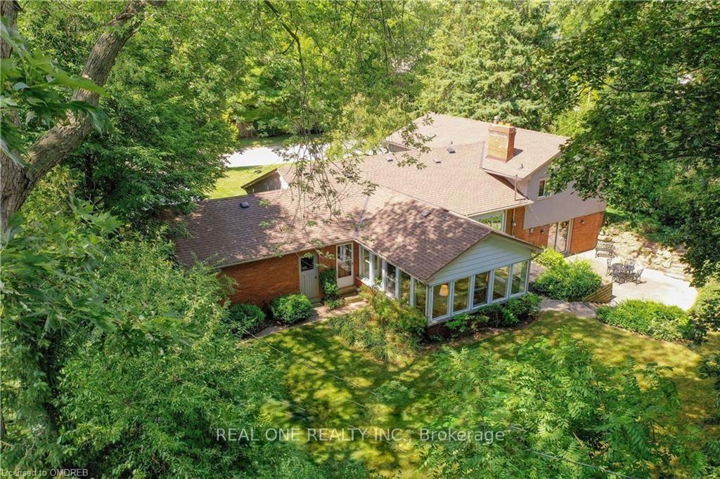 262 Cardinal Drive, Oakville, ON L6J 4P2