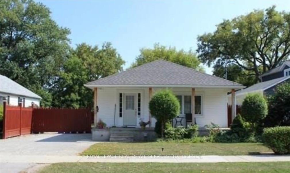 132 Elmwood Road Main Floor, Oakville, ON L6K 2A7