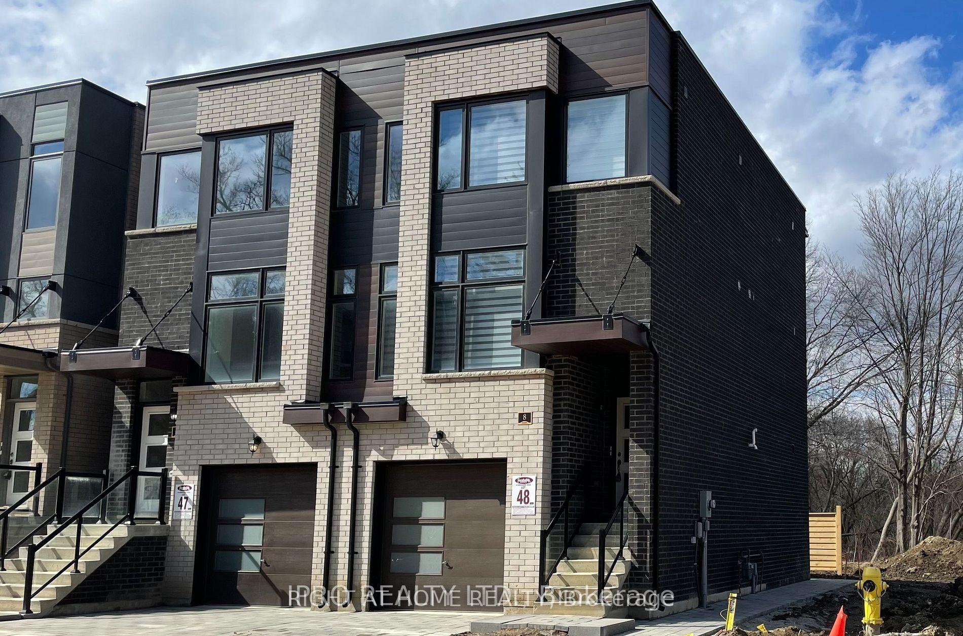 8 Creekbank Road 2, Toronto W04, ON M6L 0A4