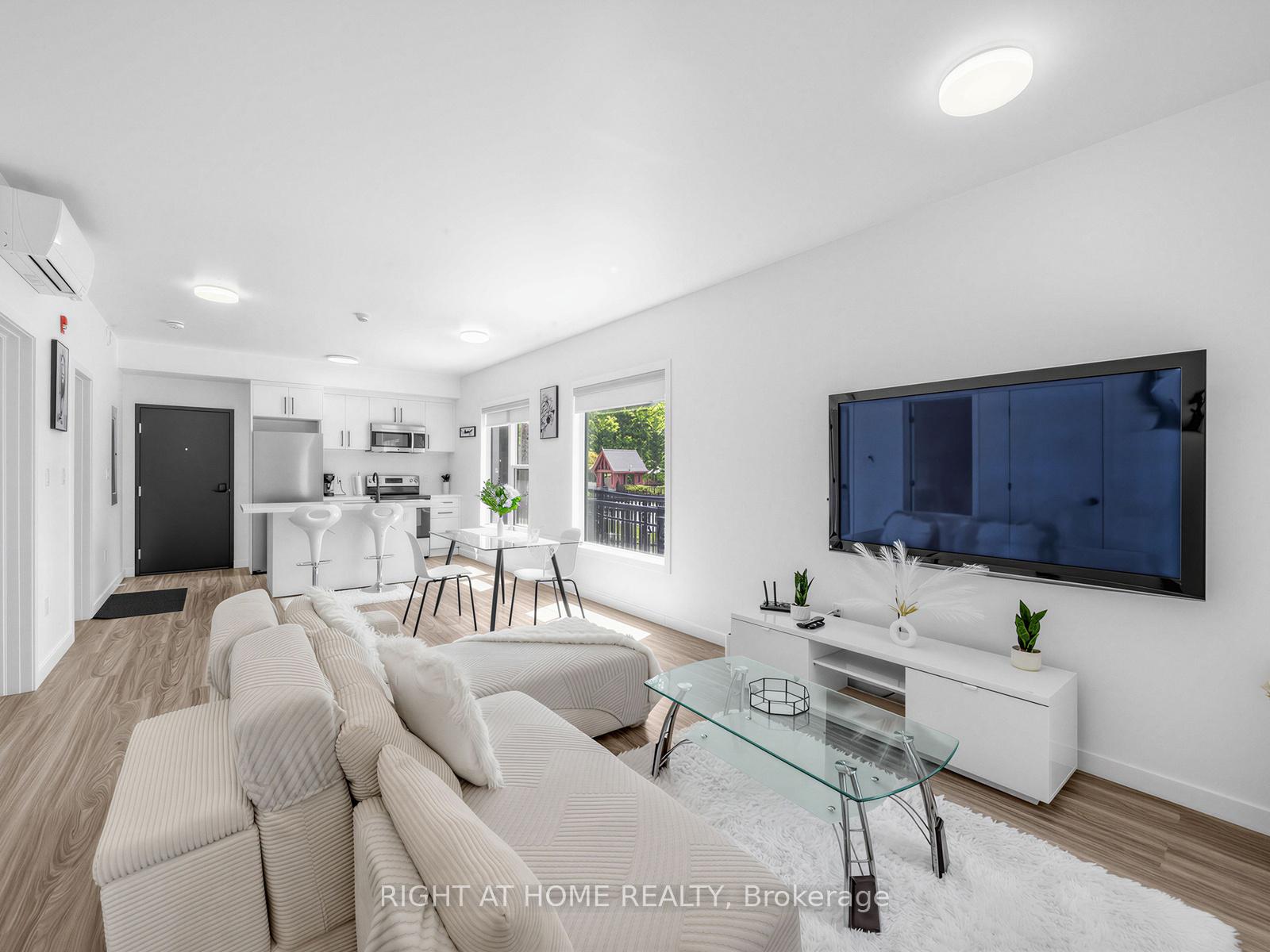 148 Glenlake Avenue #5, Toronto W02, ON M6P 1E7