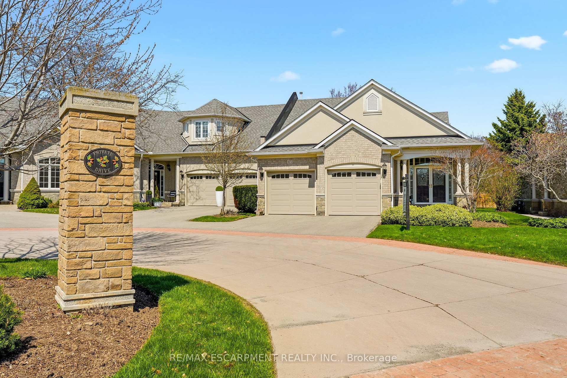 4172 STONEBRIDGE Crescent, Burlington, ON L7M 4N2