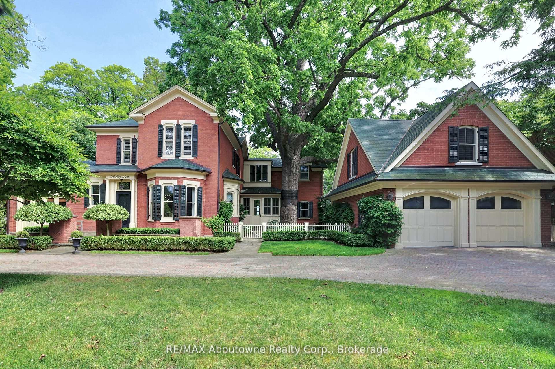 350 King Street, Oakville, ON L6J 1C2