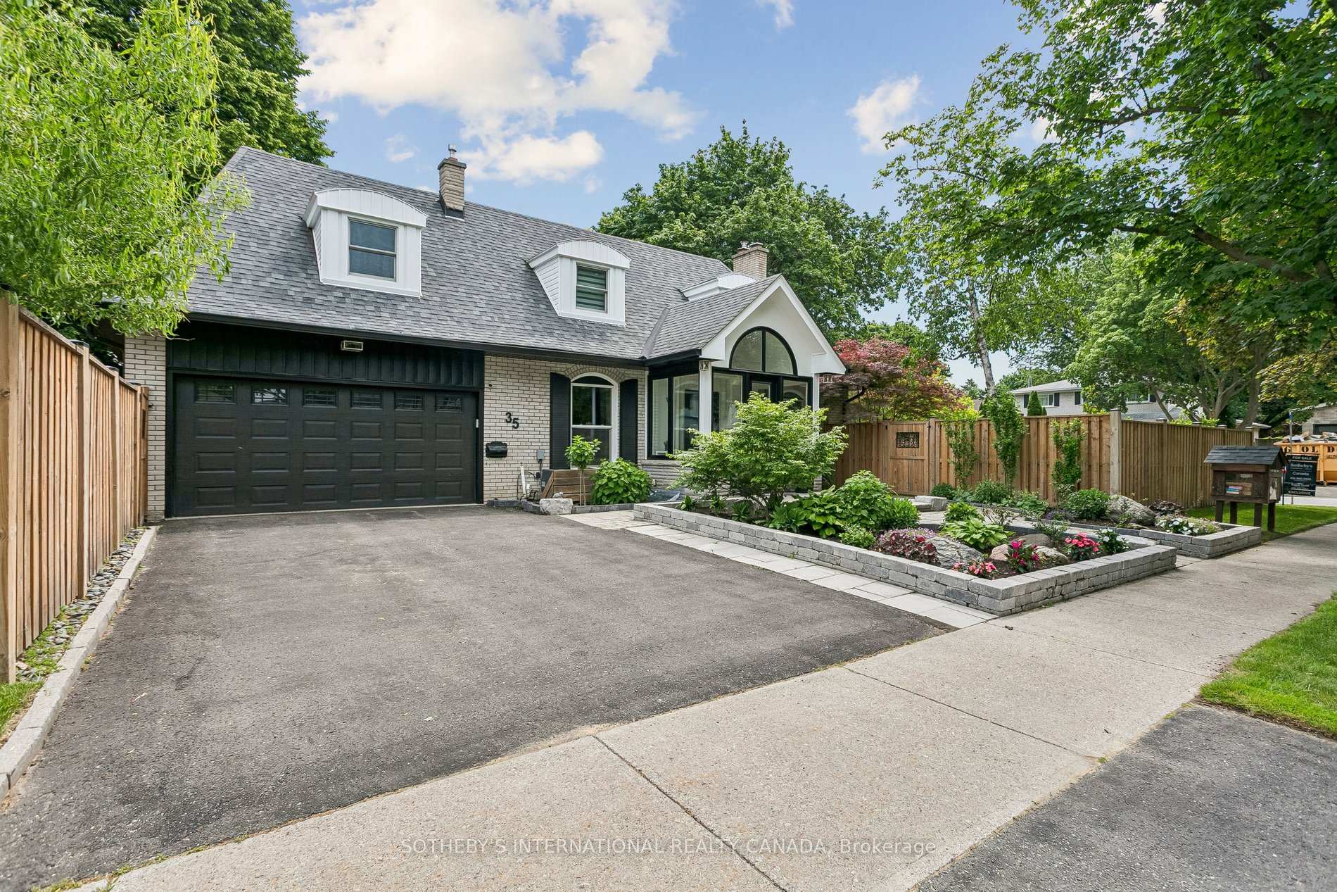 35 Shadwick Drive, Toronto W09 — photo 2 of 5
